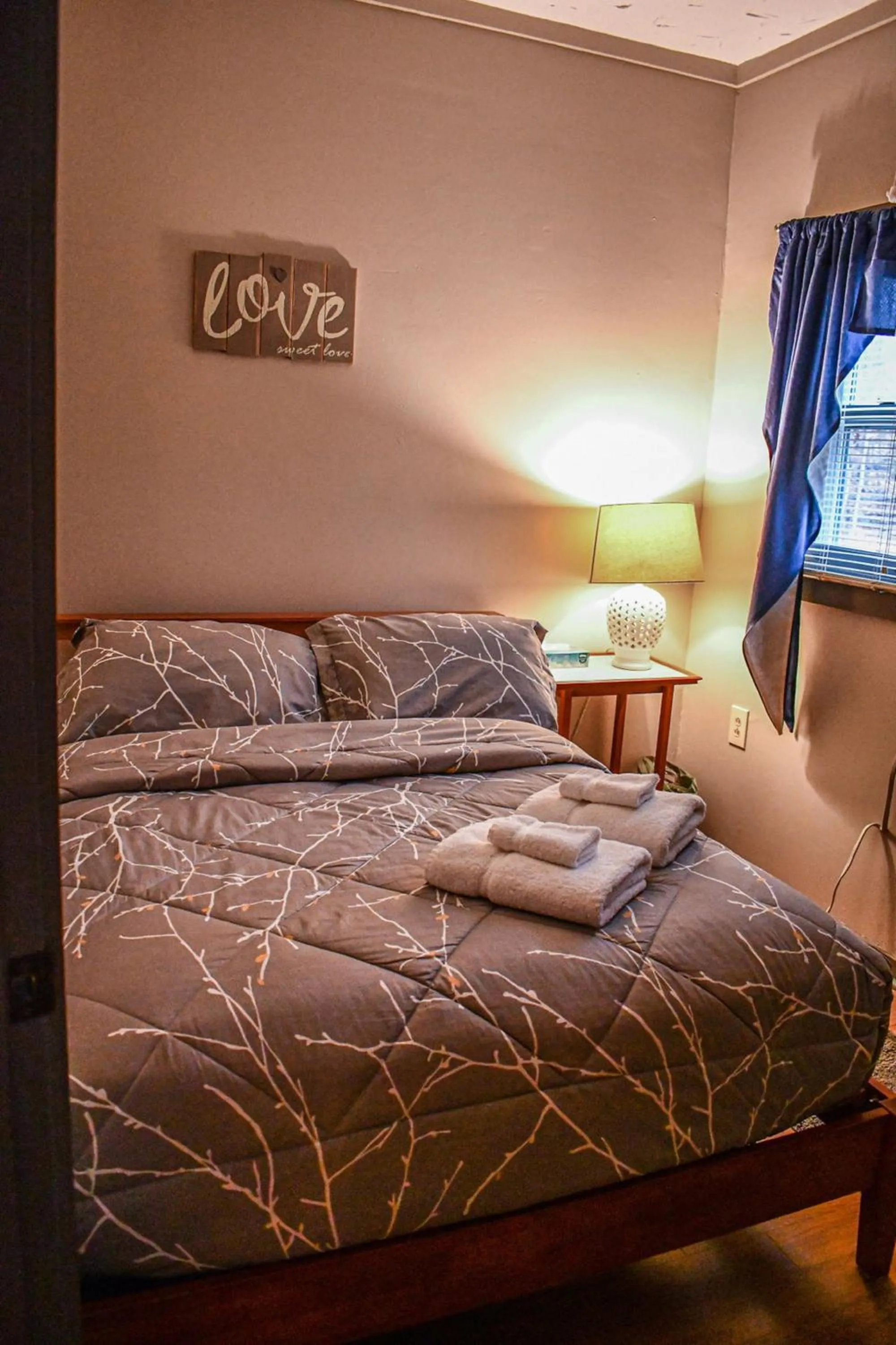 Bedroom, Bed in Brook Road Cabin