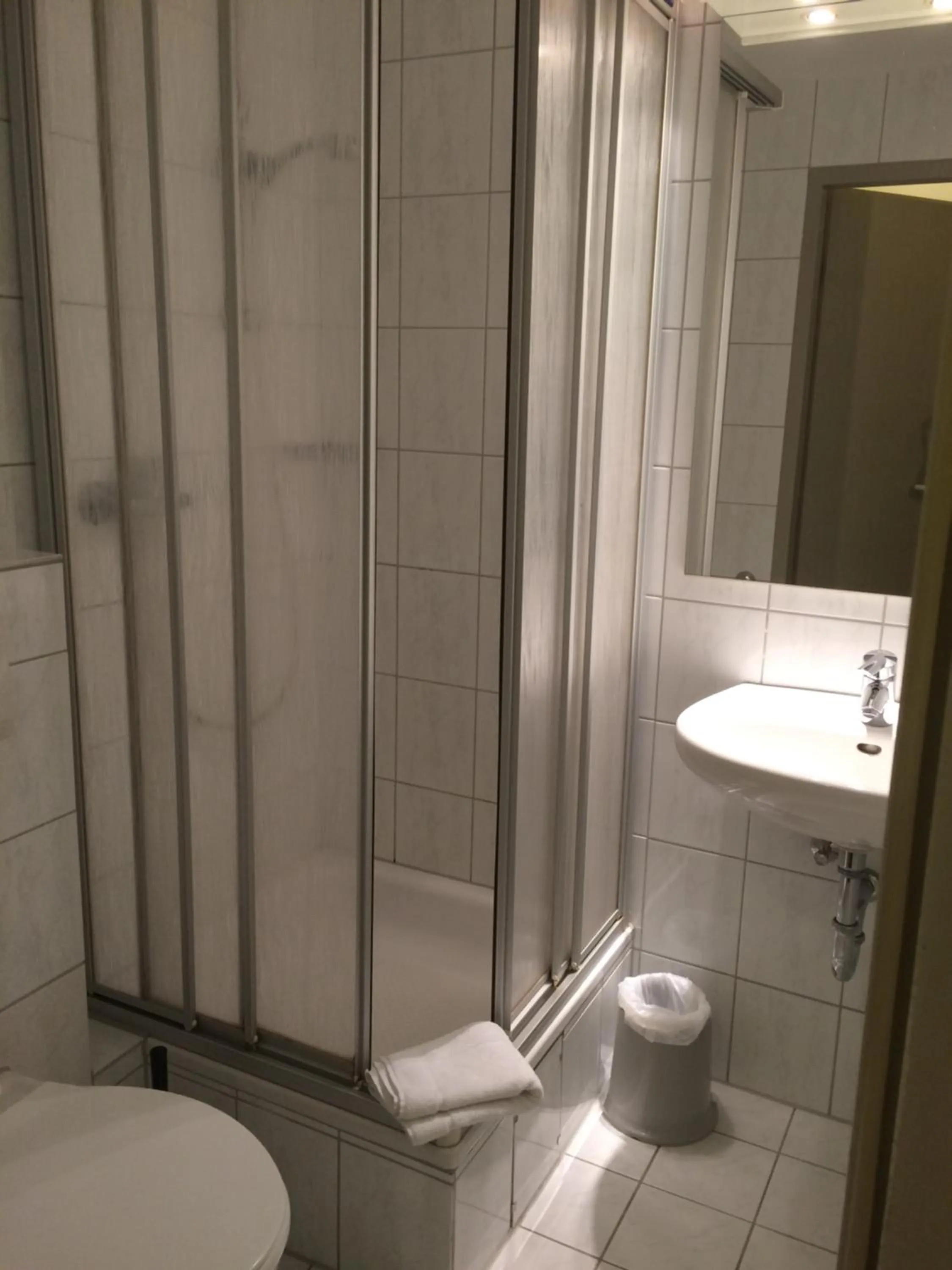 Shower in Central Hotel