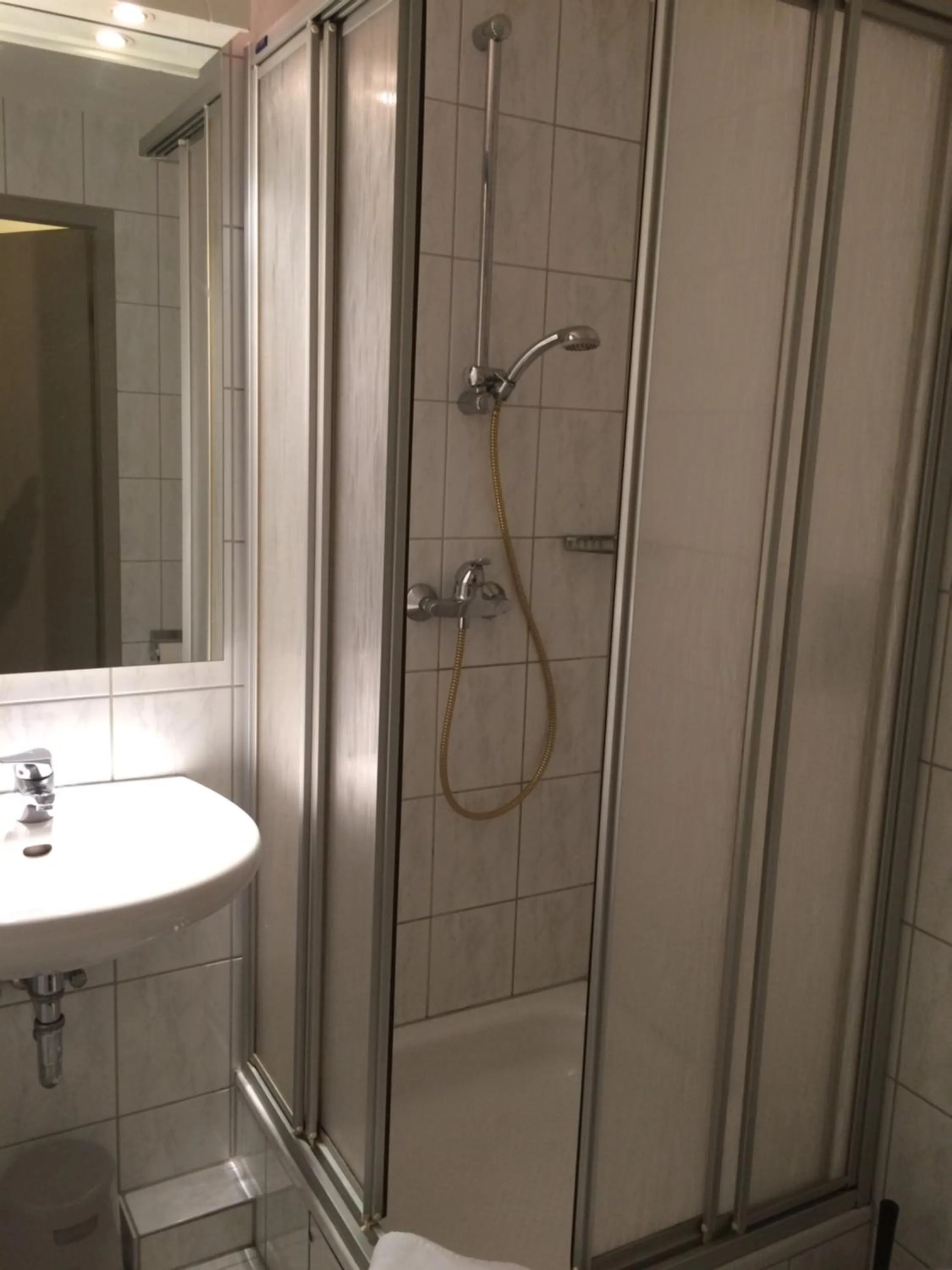 Shower in Central Hotel