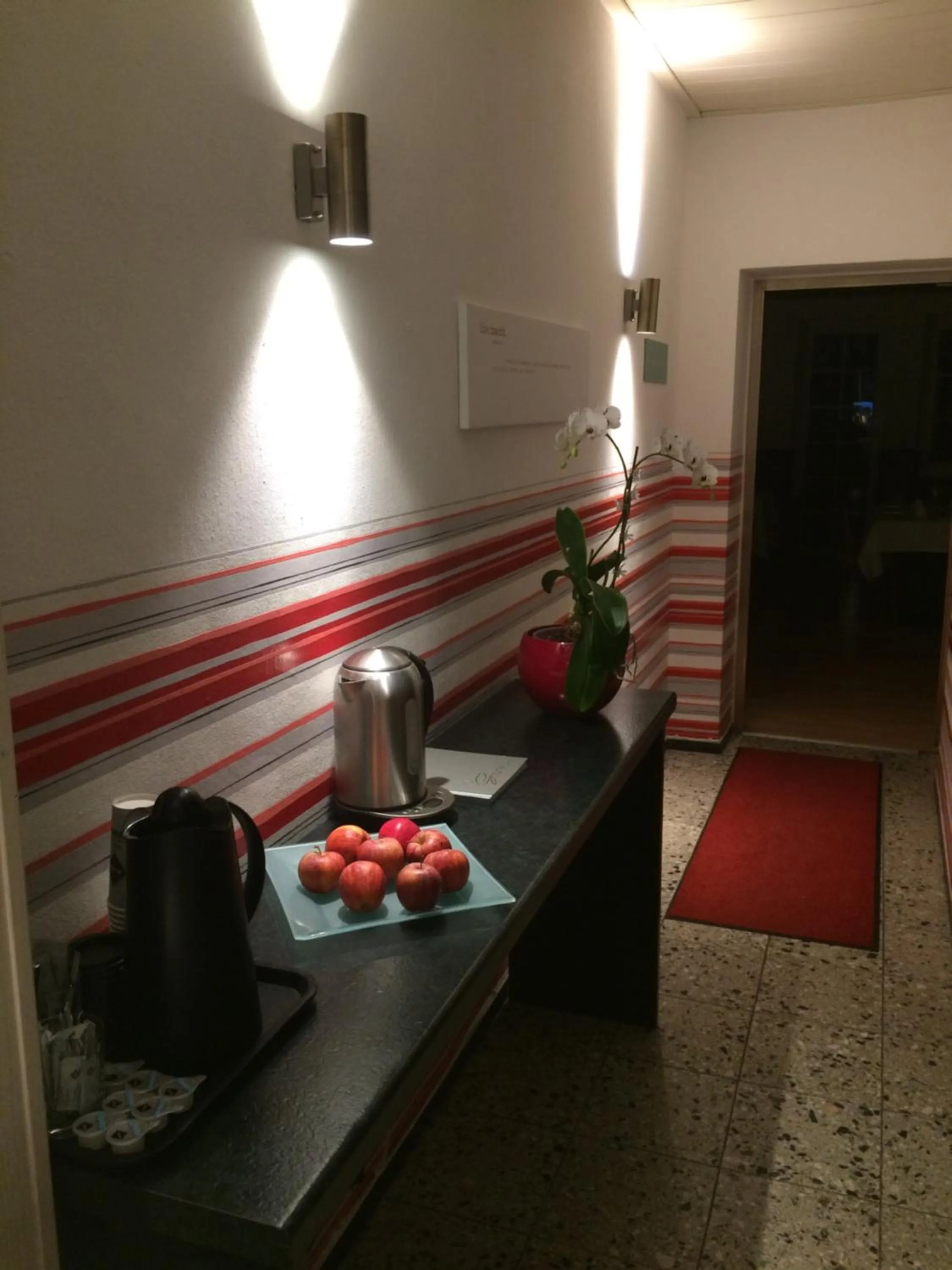 Coffee/tea facilities in Central Hotel