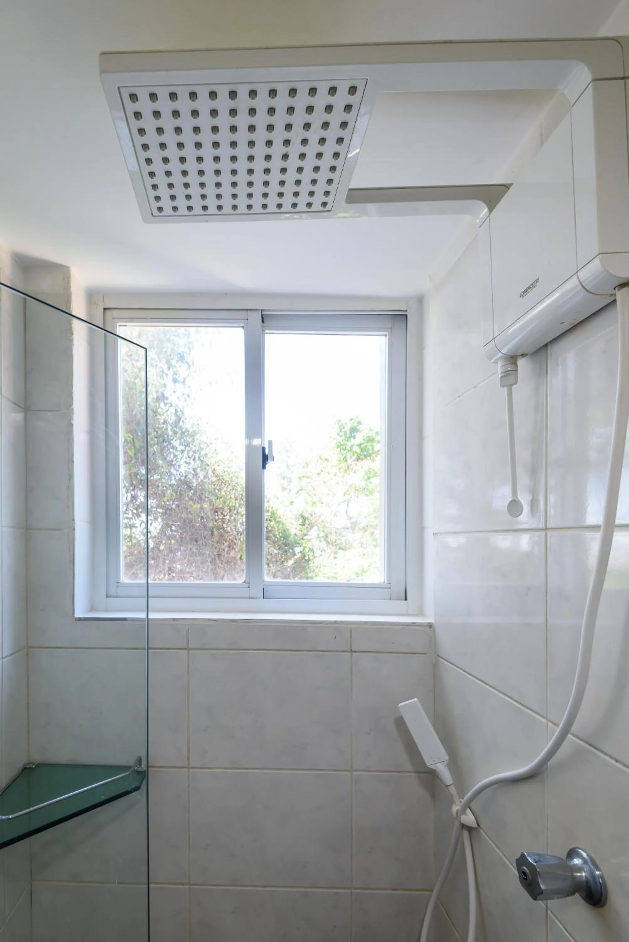 Shower in Santa Teresa Junto à Natureza