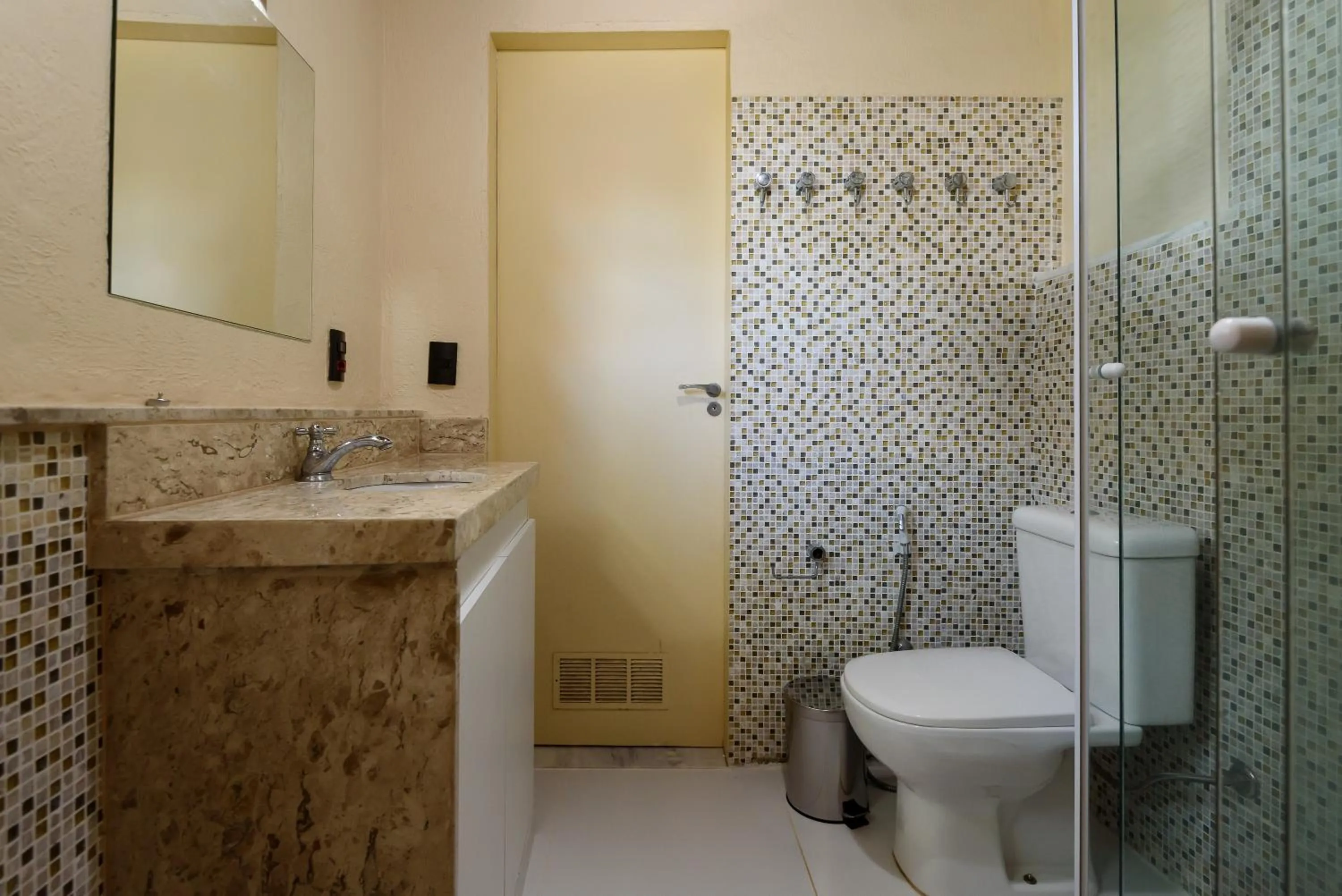 Toilet in Santa Teresa Junto à Natureza