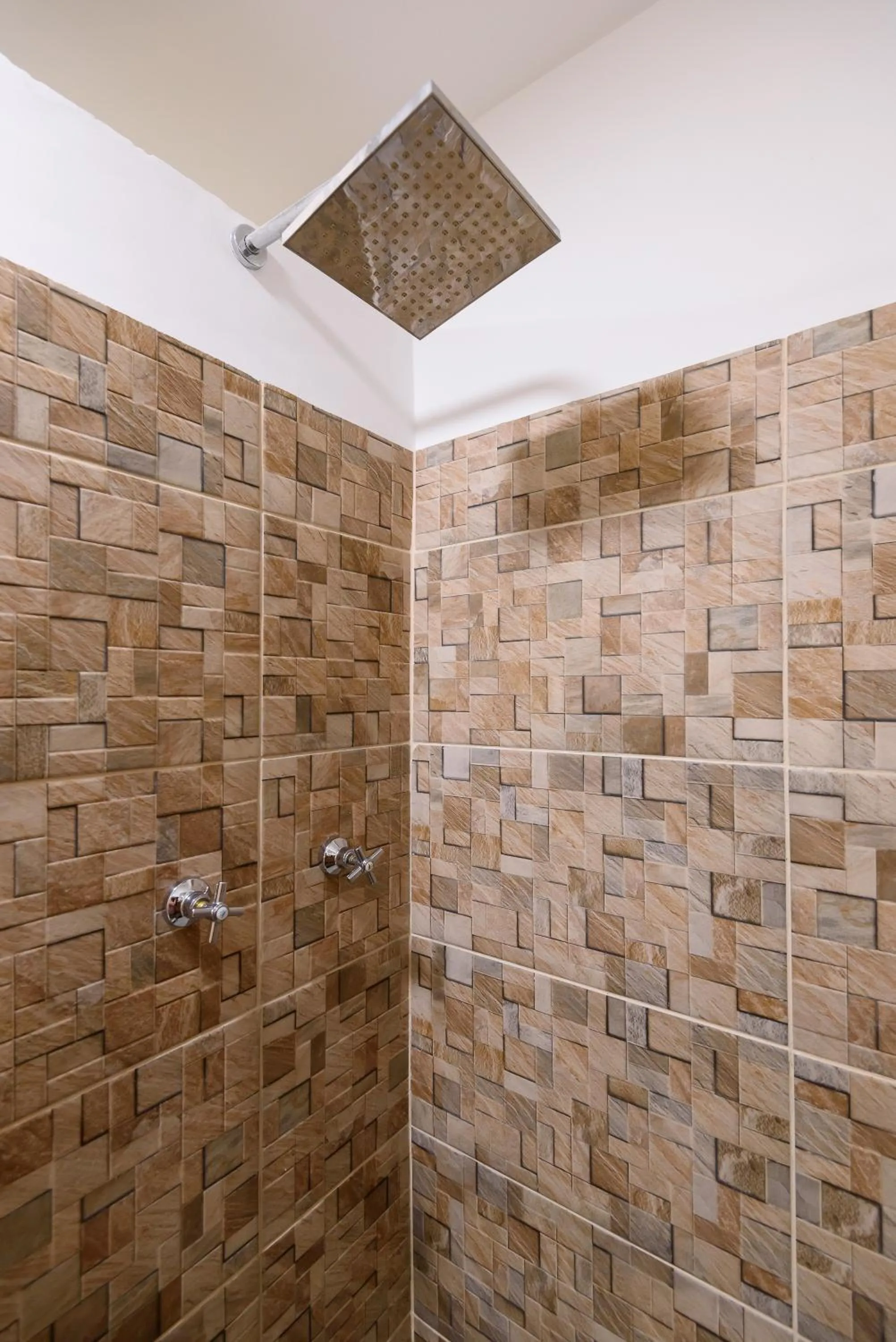 Shower in Santa Teresa Junto à Natureza