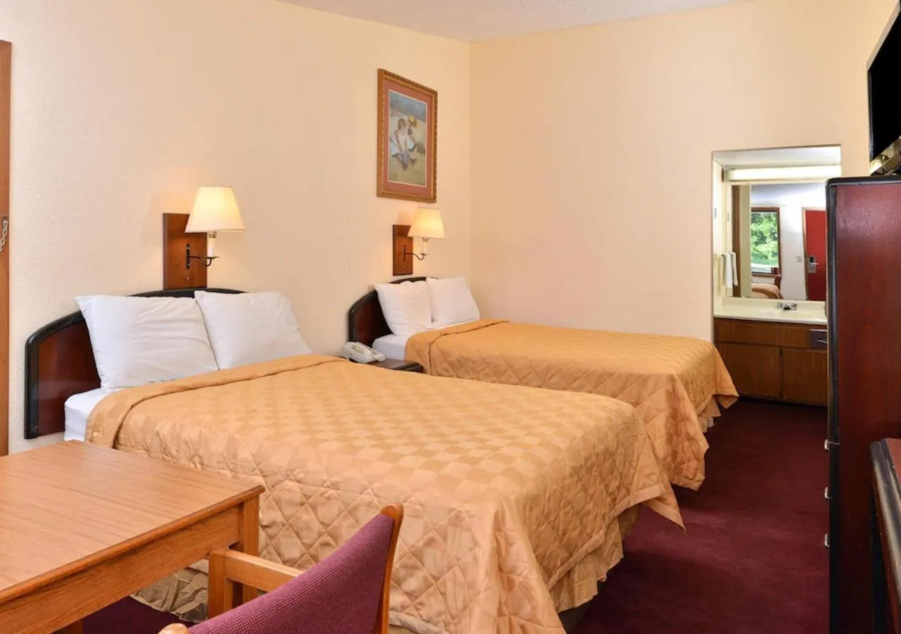 Photo of the whole room, Bed in Nation's Inn Kinston