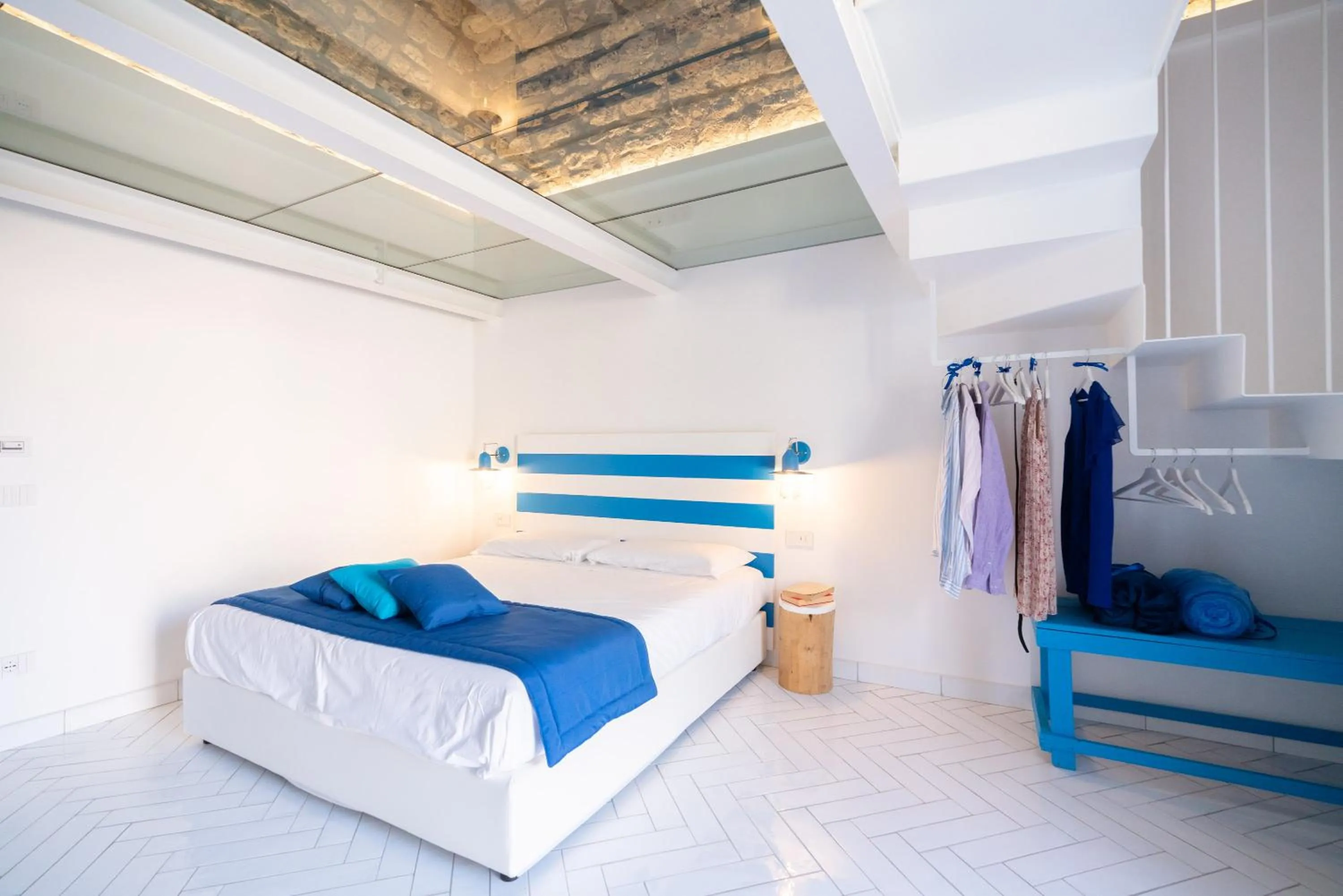 Bedroom, Bed in Lampara