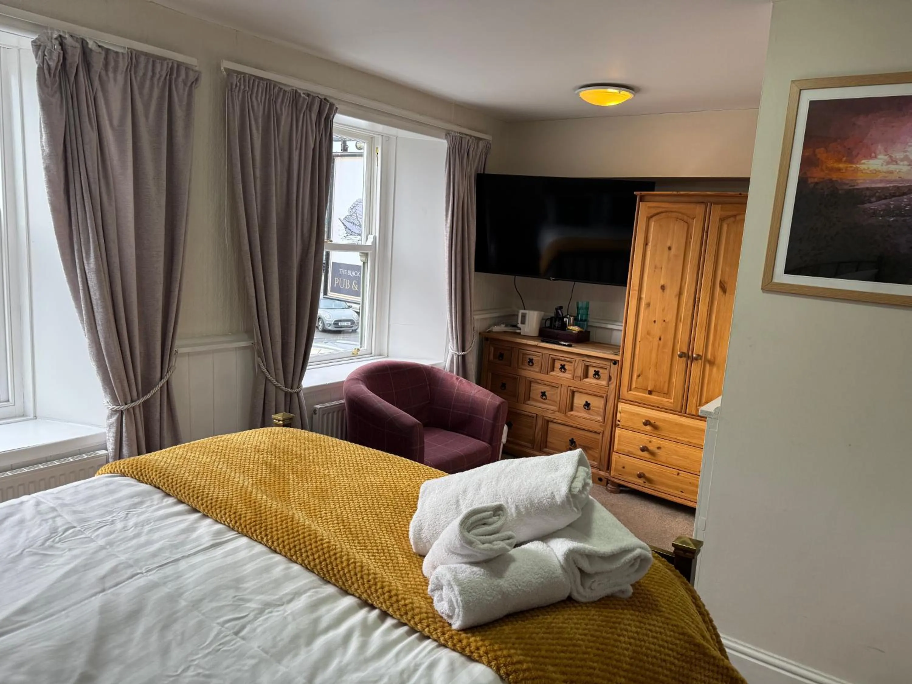 Bedroom in The Black Swan Hotel