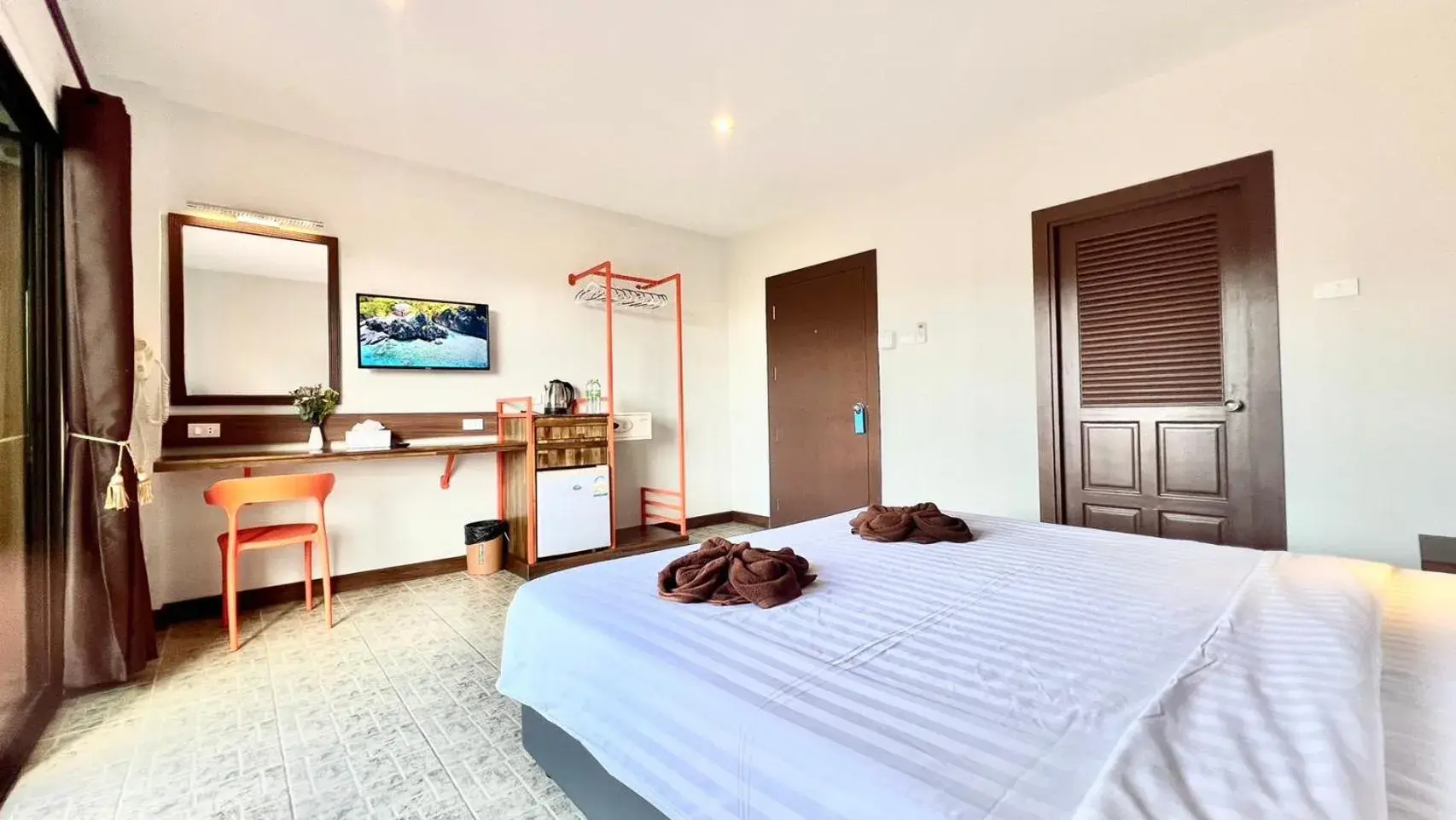 Double Room with Balcony in My Friend's House Karon Double Room with Balcony in My Friend's House Karon