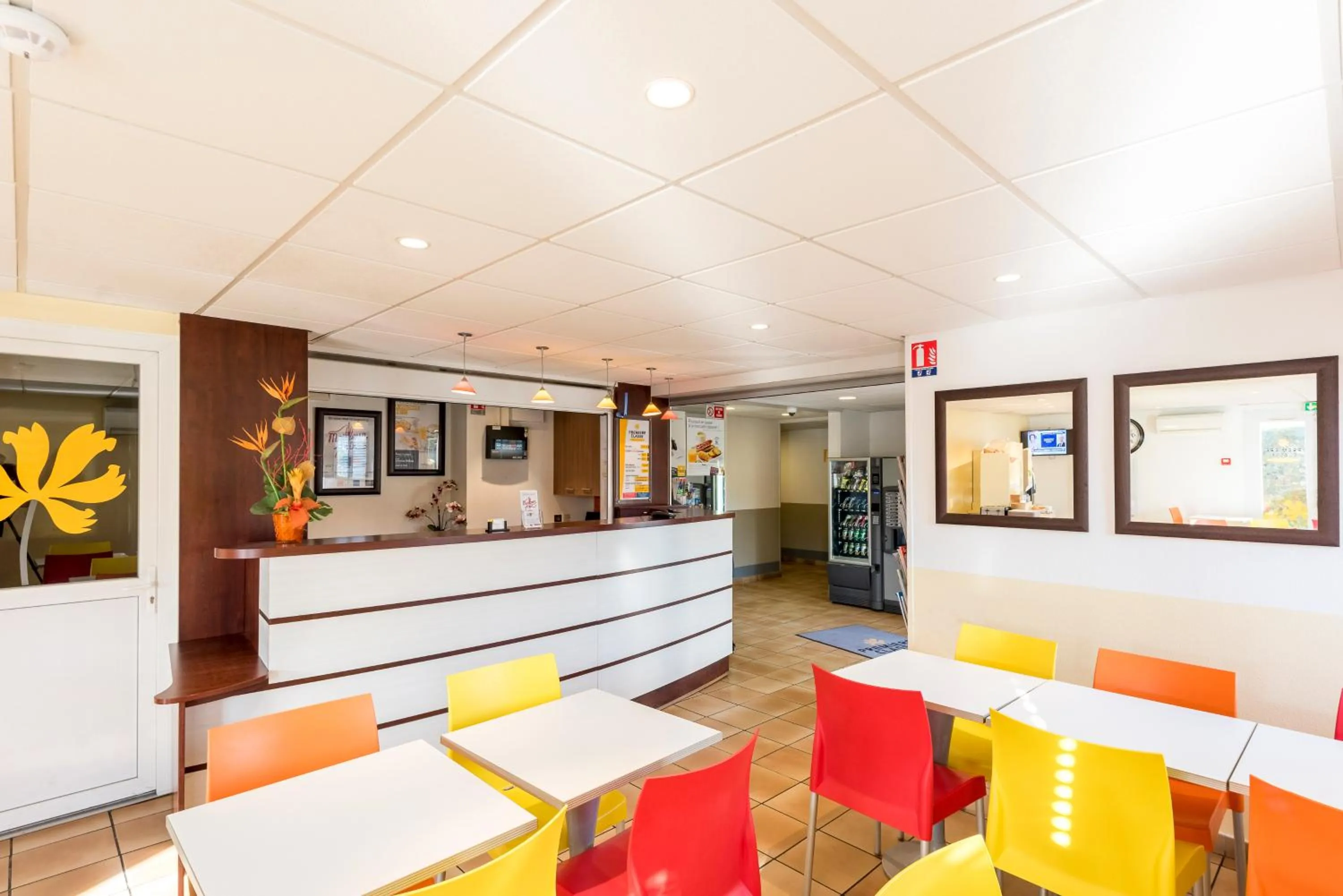 Lobby or reception in Premiere Classe Annecy Nord - Epagny