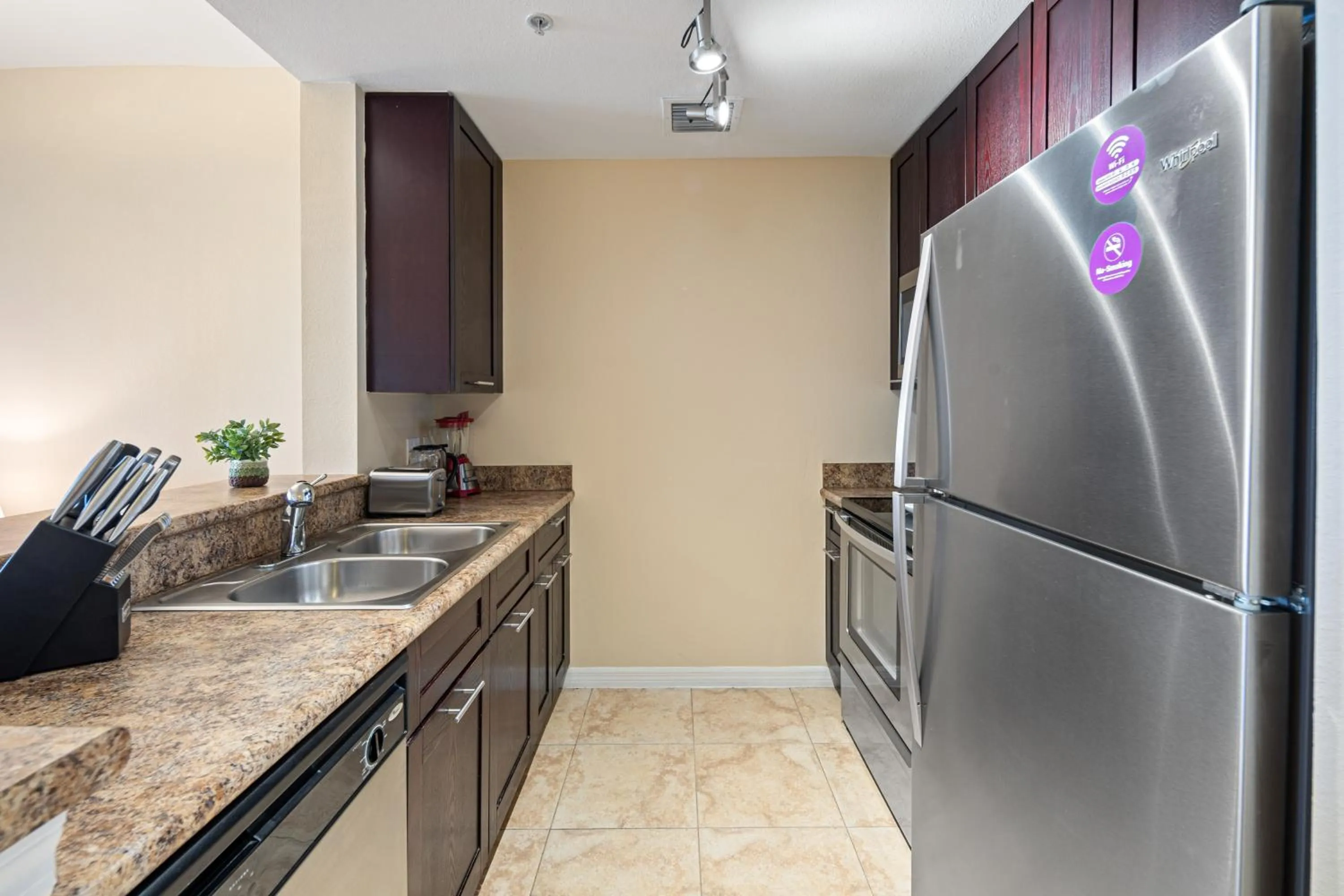 Coffee/tea facilities in Dharma Home Suites South Miami at Red Road Commons