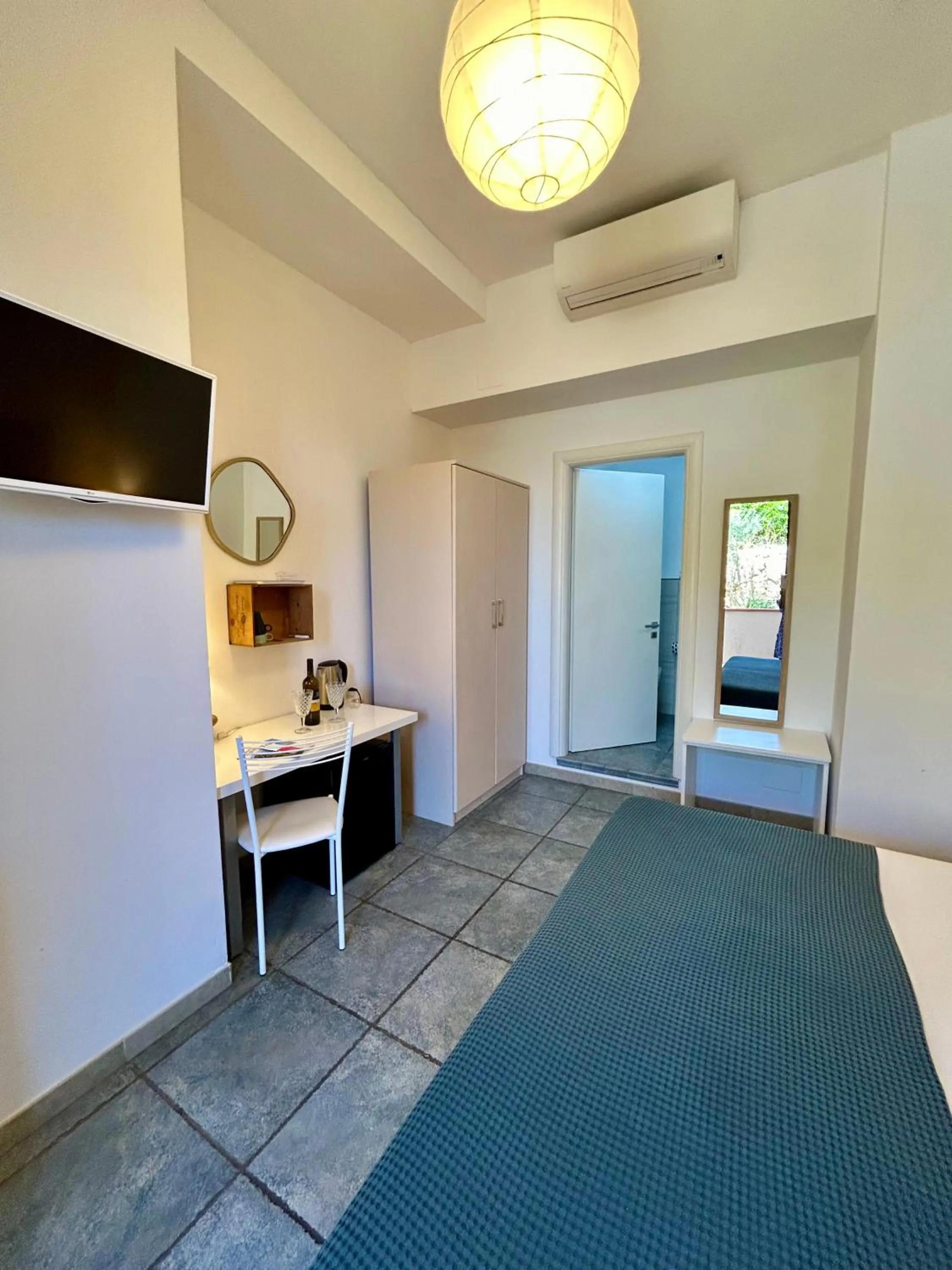 Photo of the whole room in Arcobaleno Tropea centro