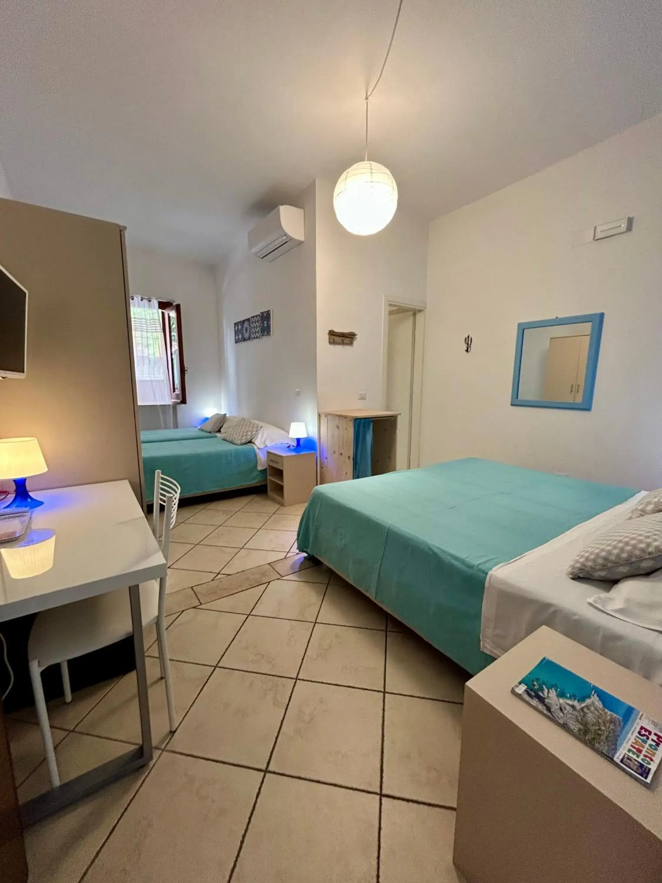 Classic Quadruple Room in Arcobaleno Tropea centro Classic Quadruple Room in Arcobaleno Tropea centro
