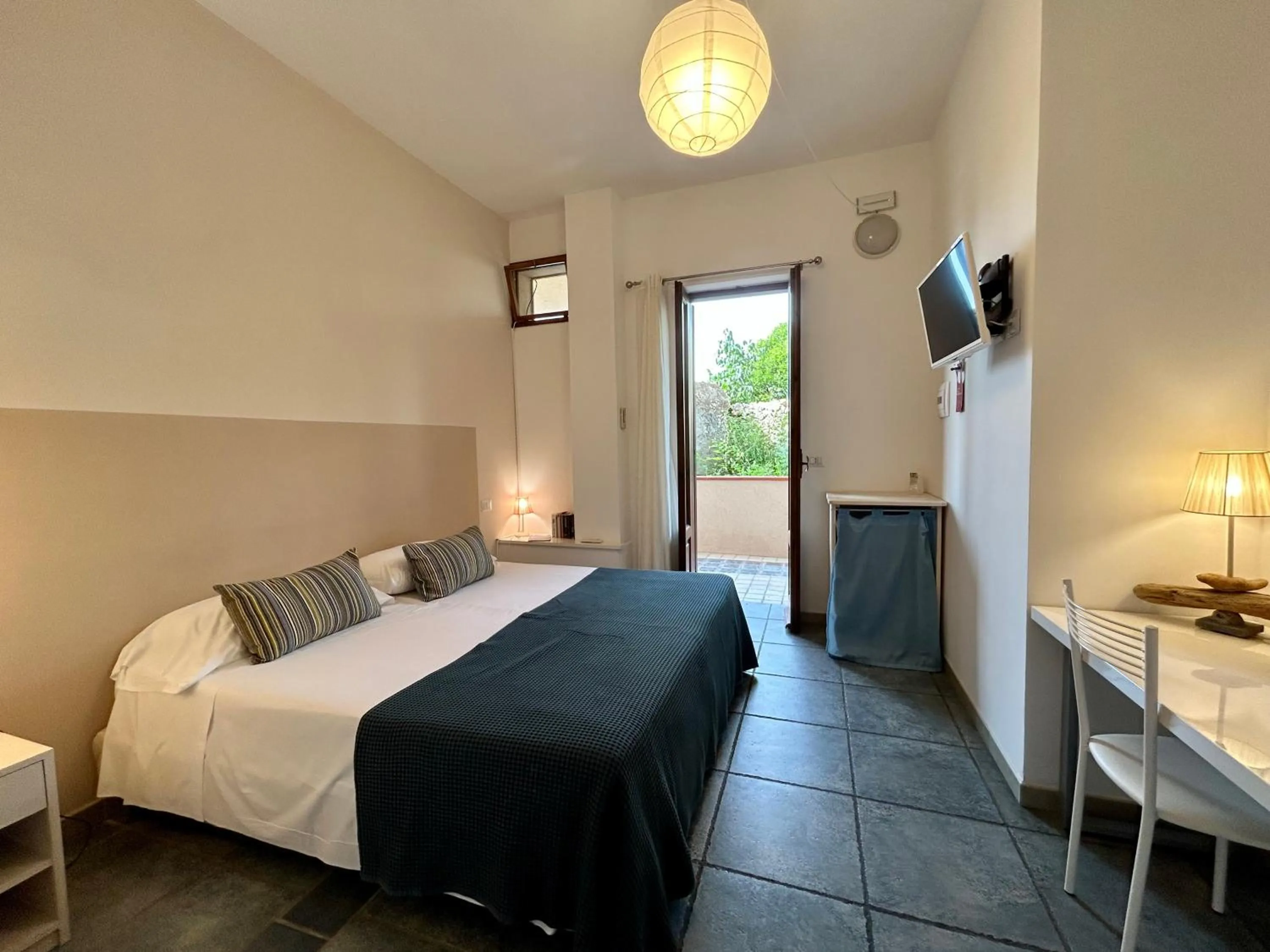 Photo of the whole room, Bed in Arcobaleno Tropea centro