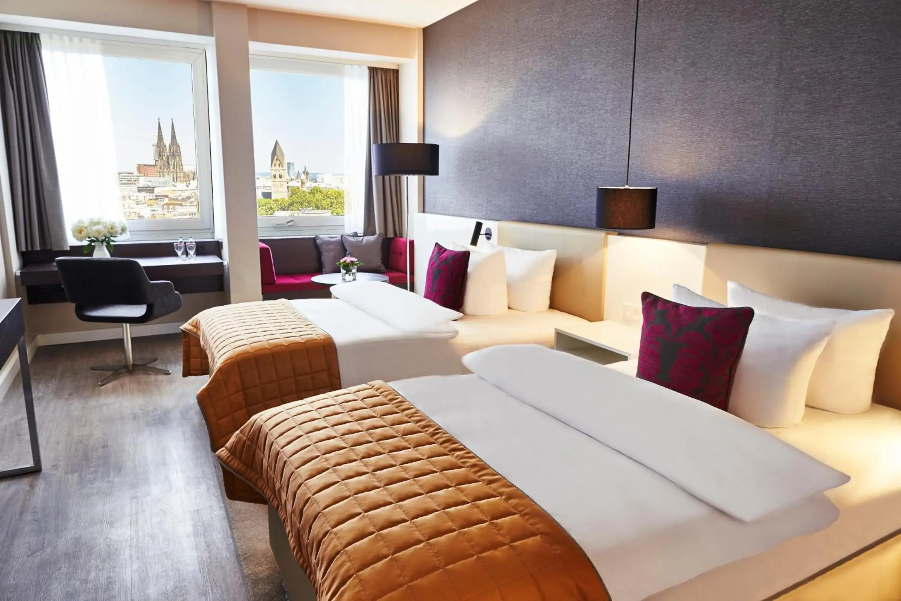 Superior Plus Twin with Dom View in Steigenberger Hotel Köln Superior Plus Twin with Dom View in Steigenberger Hotel Köln