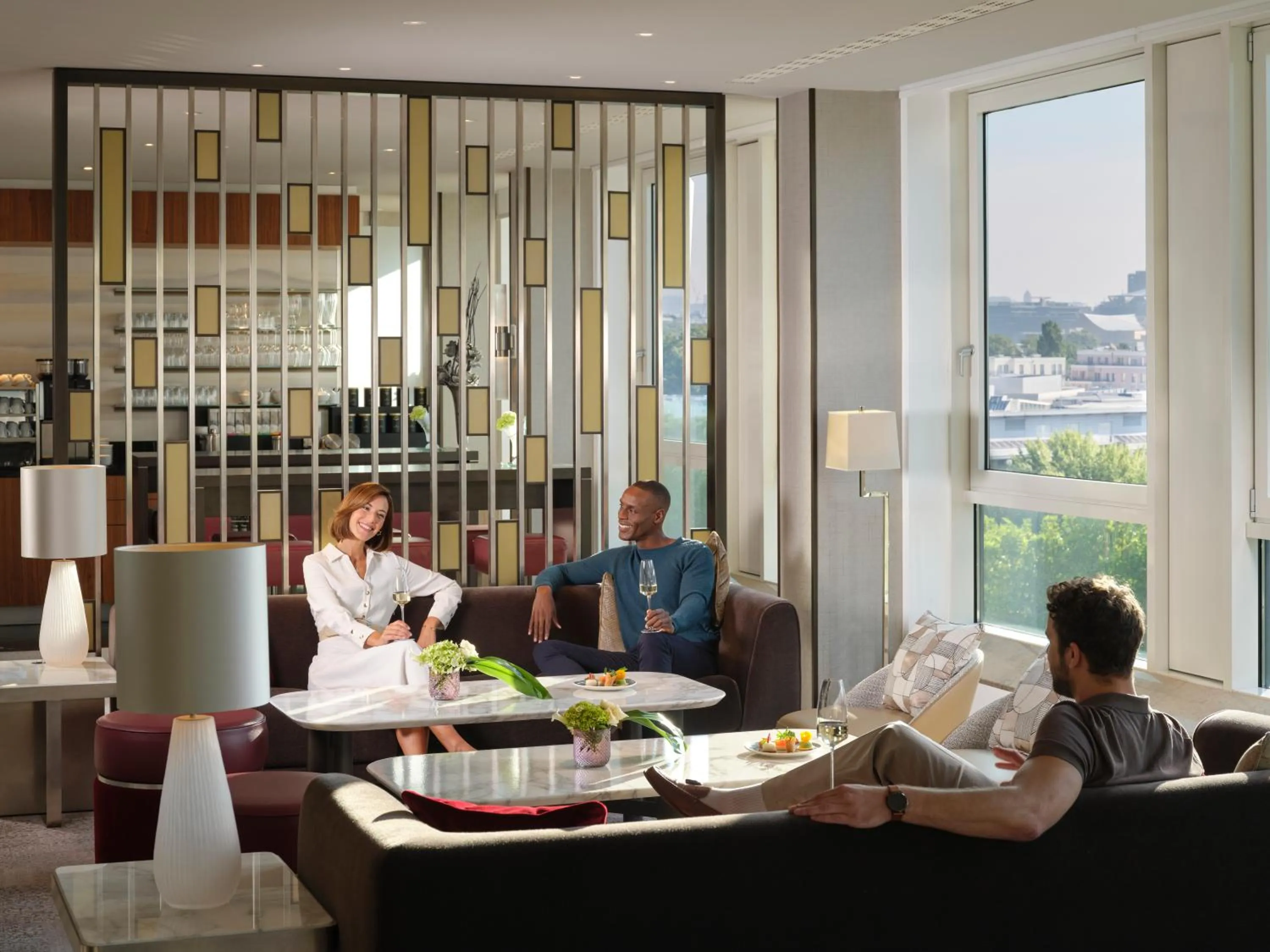 Lounge or bar in InterContinental Berlin by IHG