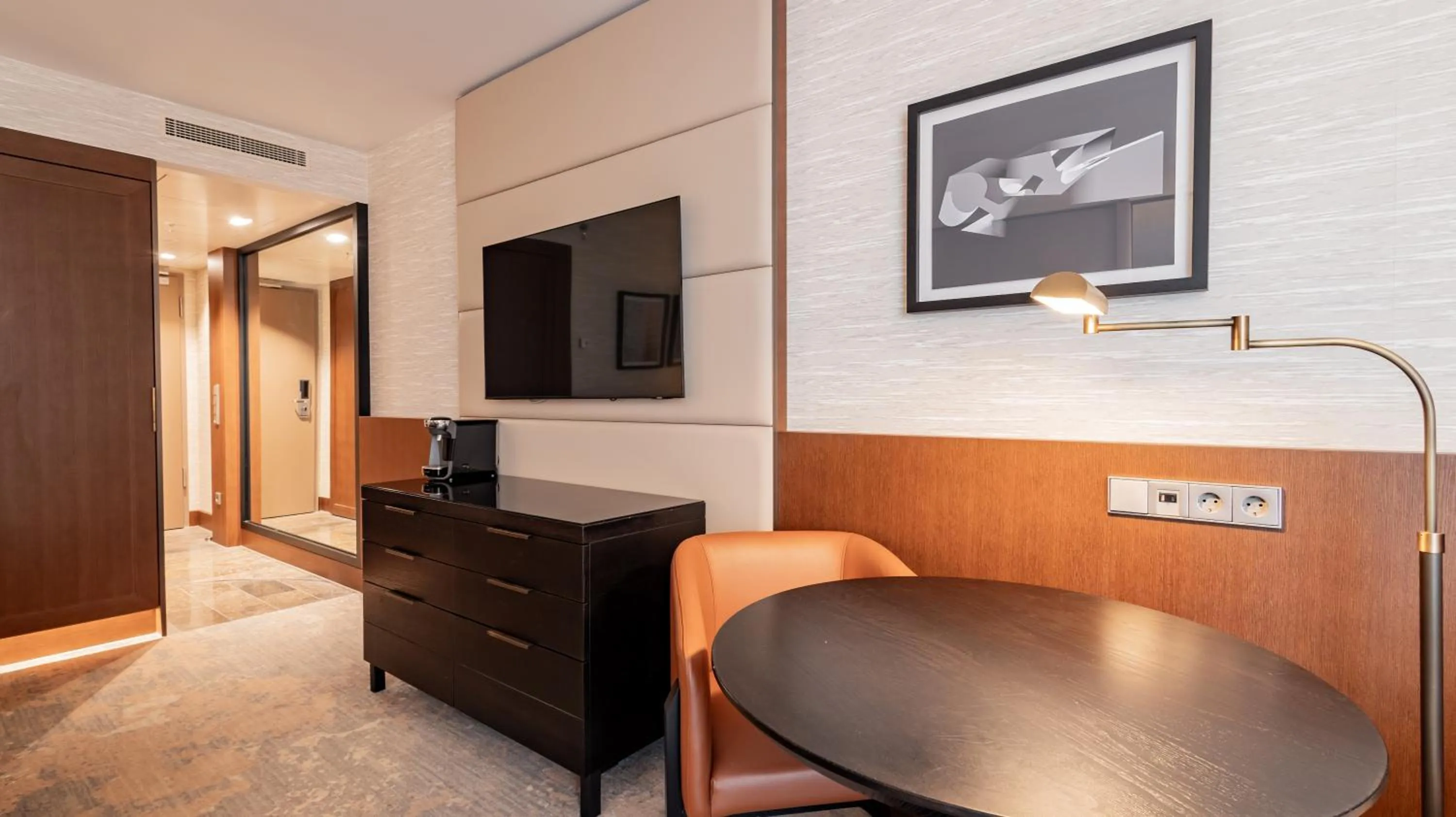 TV and multimedia in InterContinental Berlin by IHG
