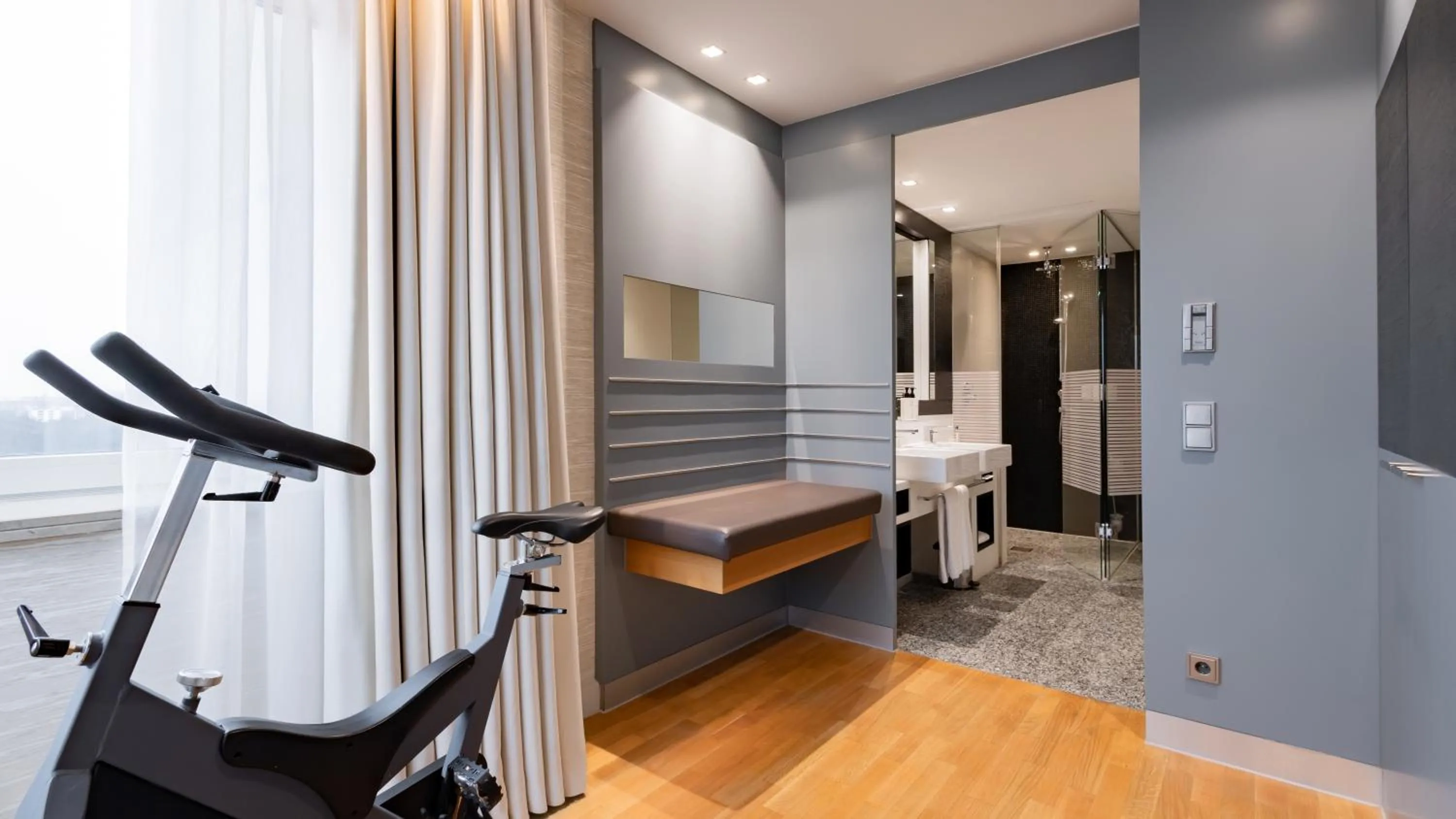 Shower, Bed in InterContinental Berlin by IHG