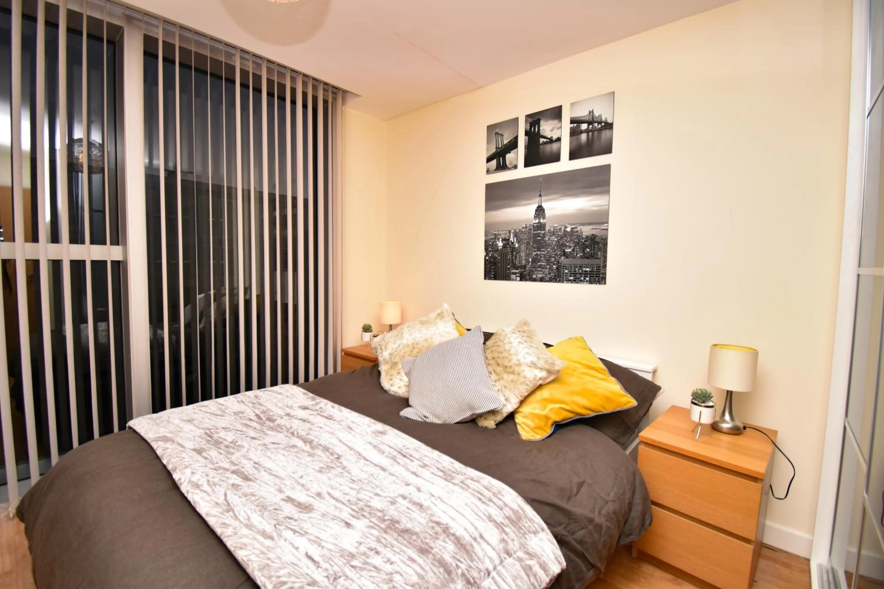 Bed in The Hub - Spacious, bright and modern with free parking