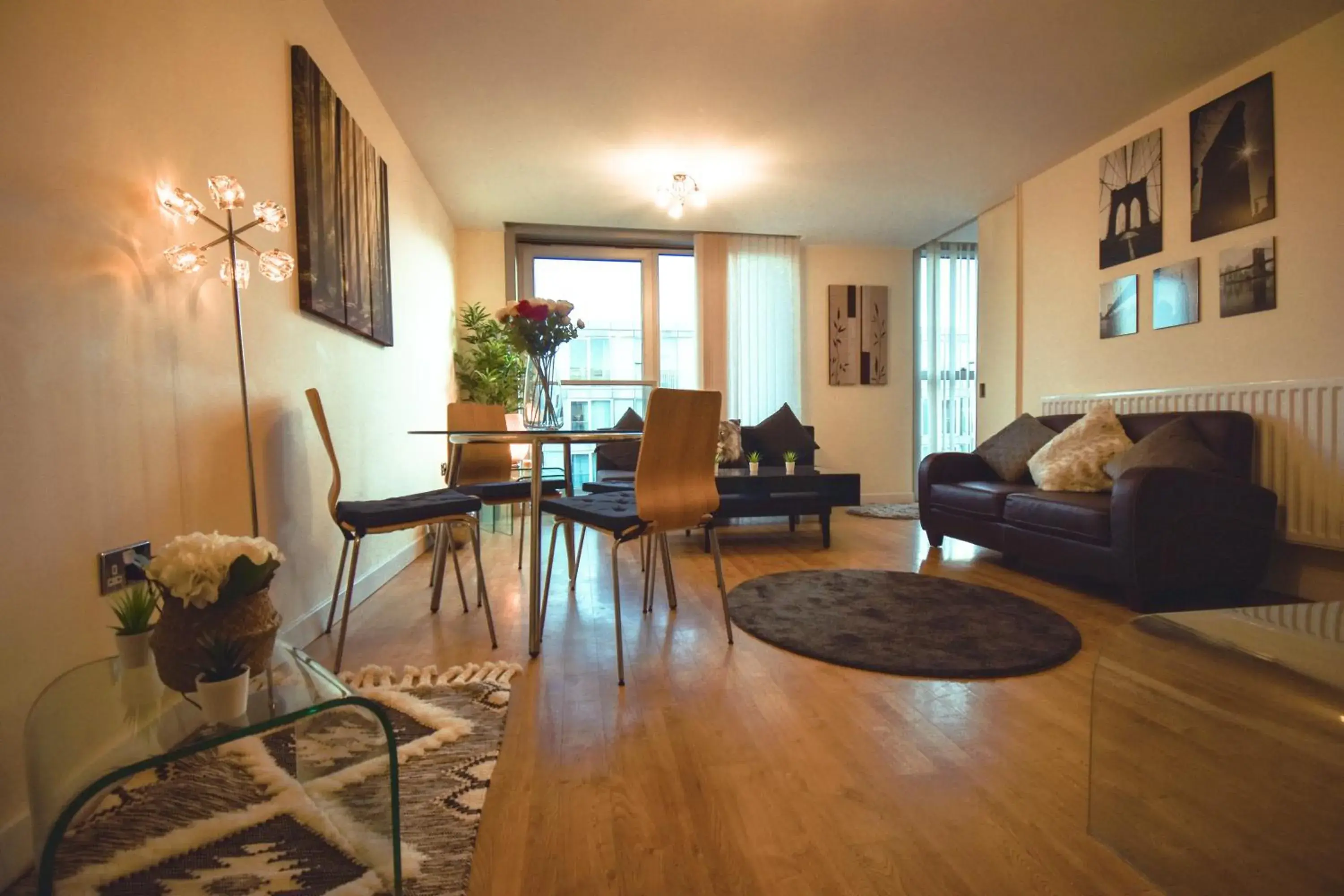 The Hub - Spacious, bright and modern with free parking The Hub - Spacious, bright and modern with free parking