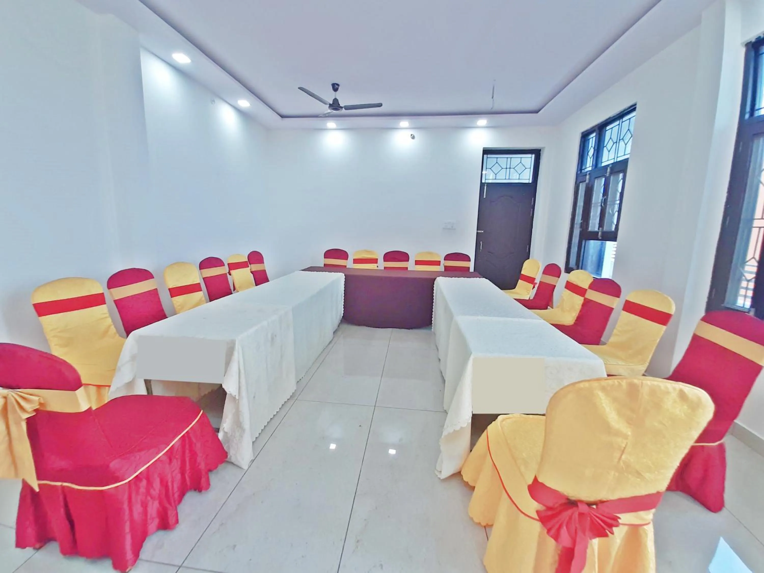 Meeting/conference room in Bindiram Express by ShriGo Hotels