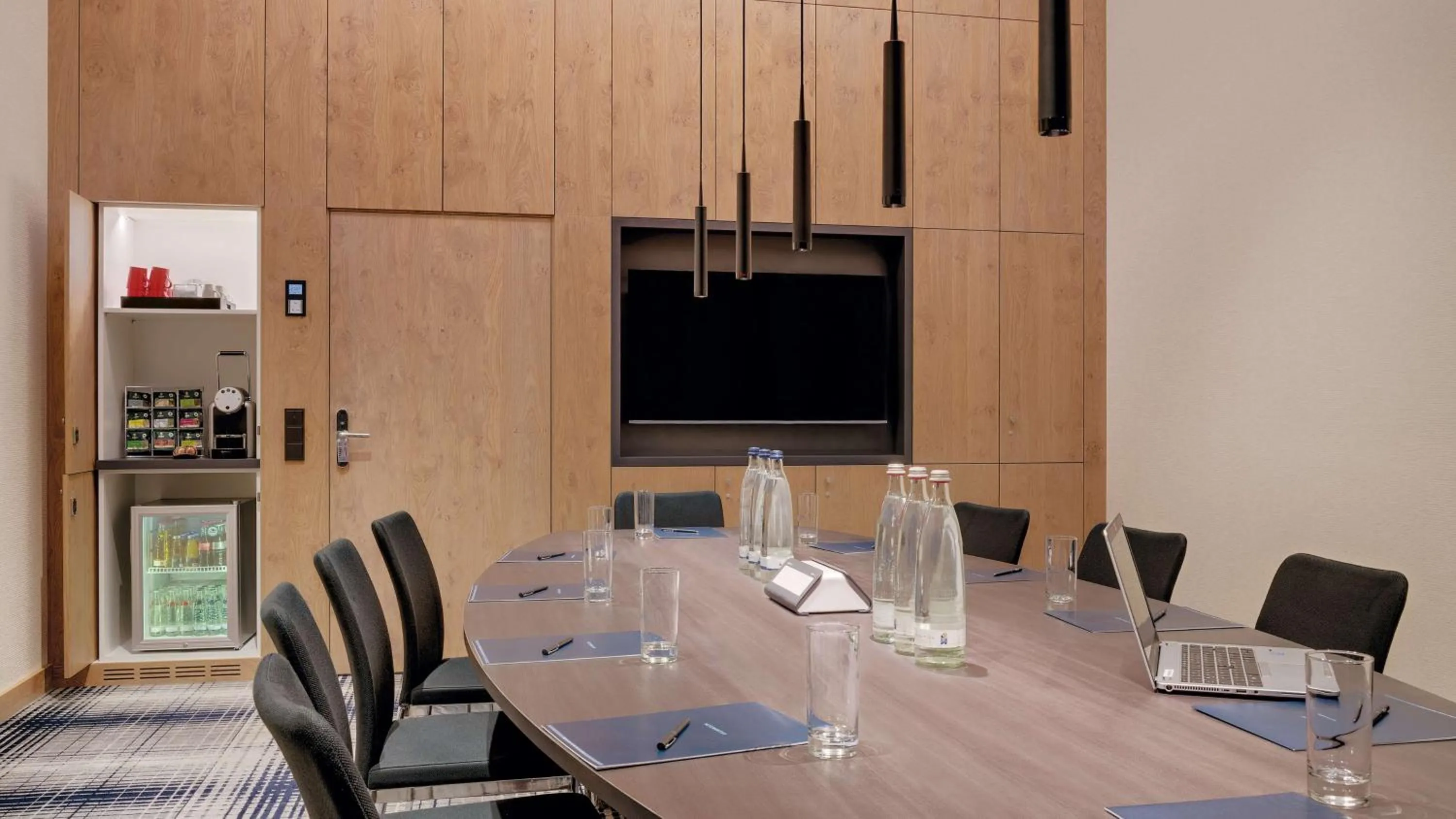 Dining area in Hilton Munich Airport