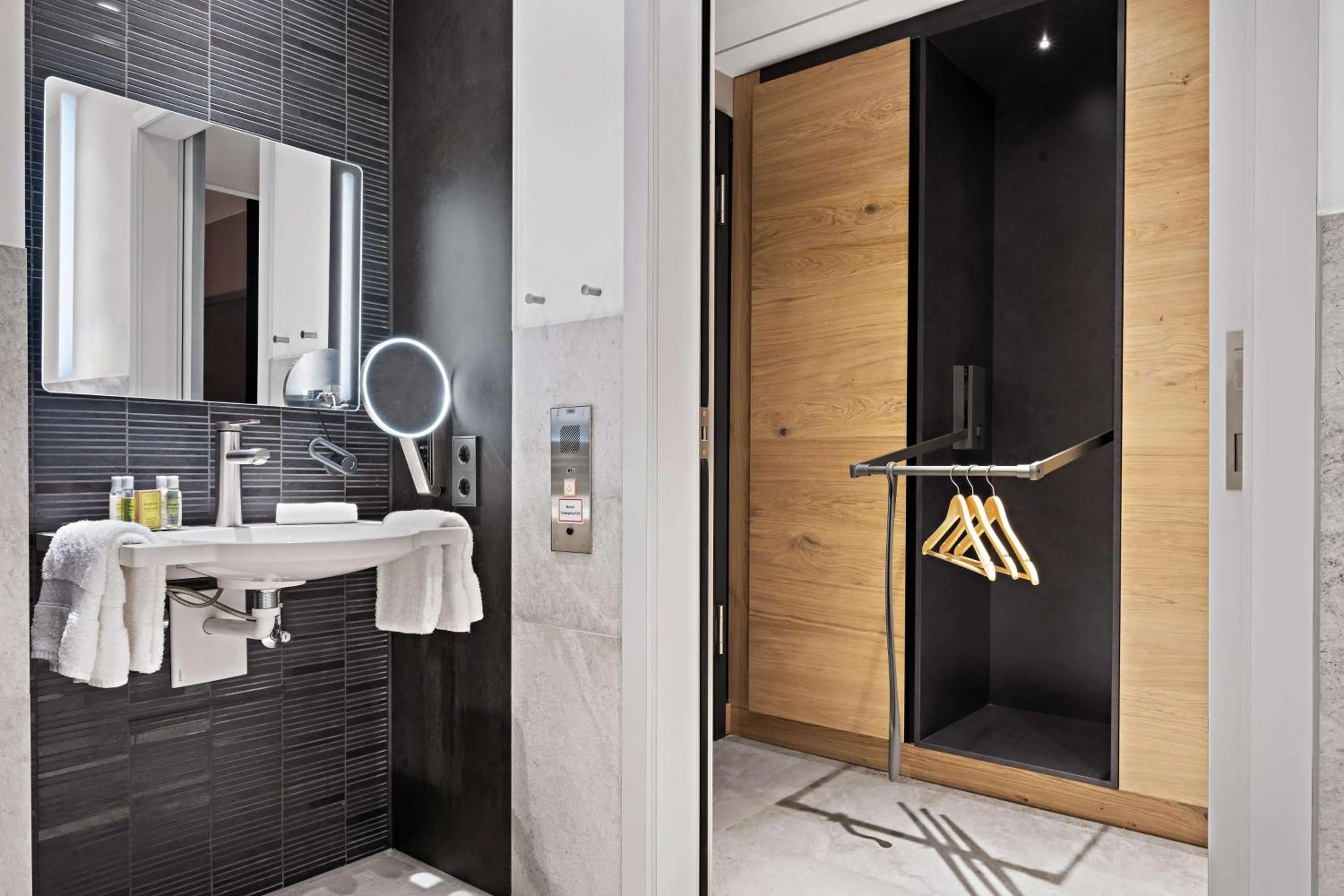 Bathroom in Hilton Munich Airport