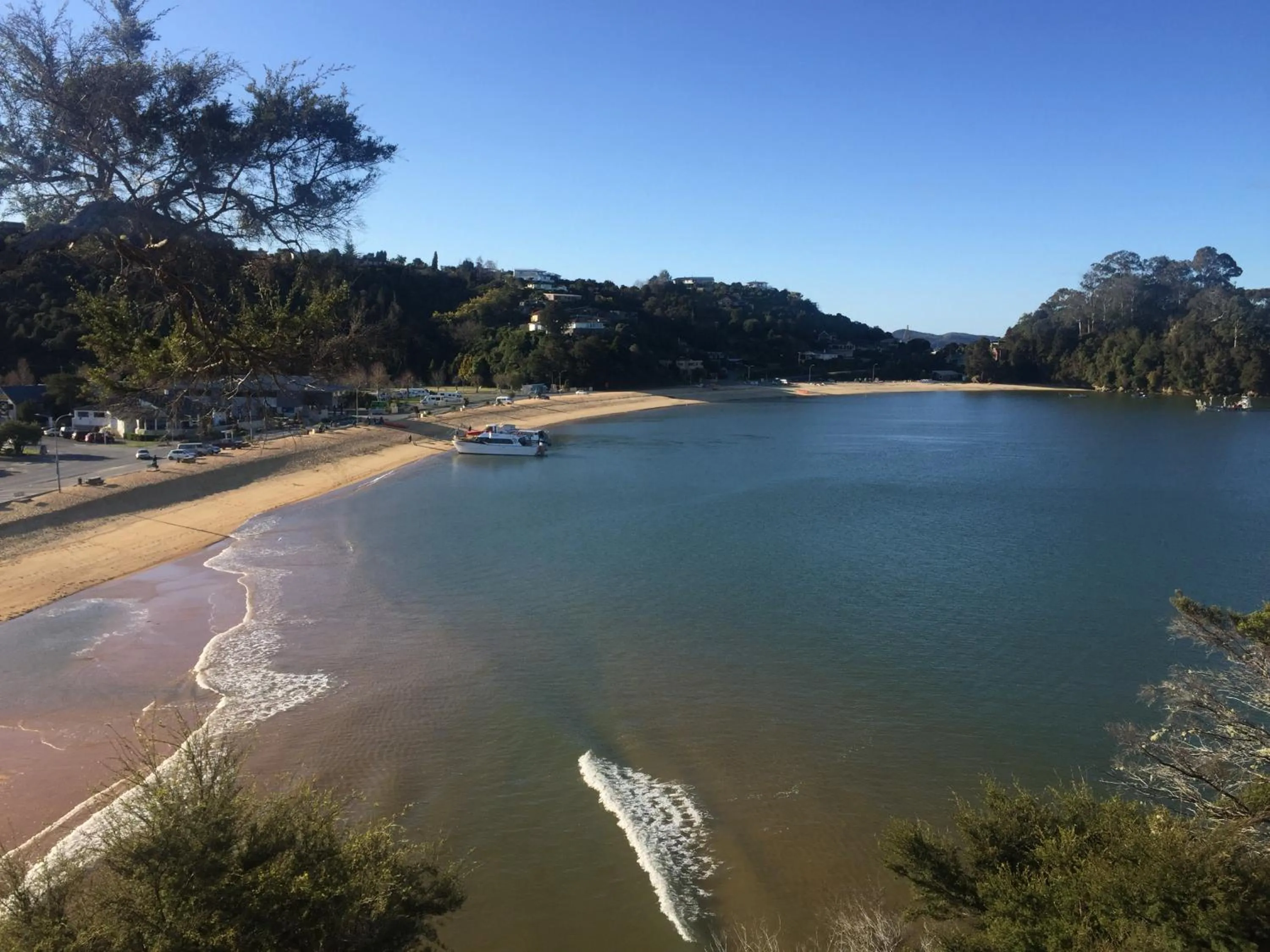 Beach in Kaiteriteri Abel Tasman Inlet Views