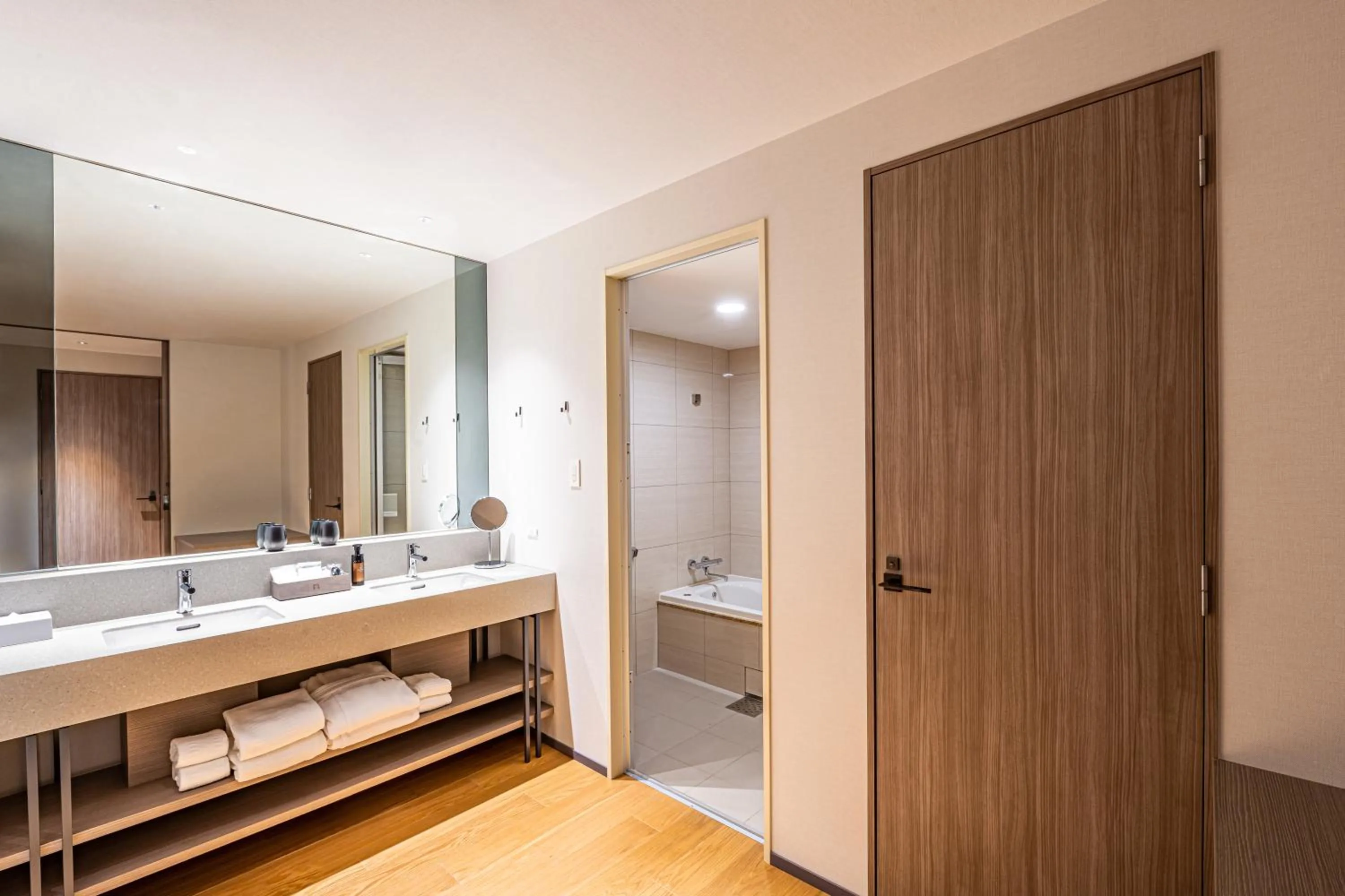 Shower in The Gate Hotel Kyoto Takasegawa by Hulic