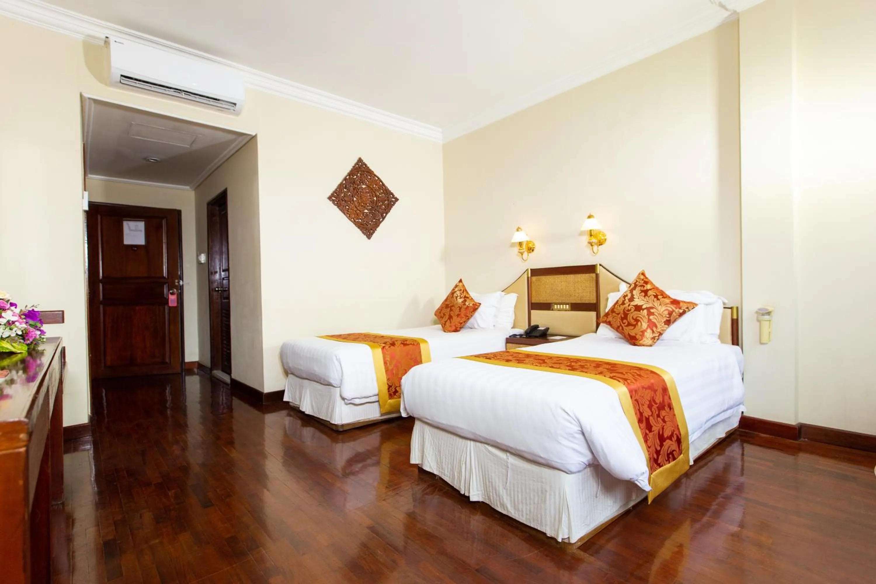 Bed in LAOTEL VIENTIANE
