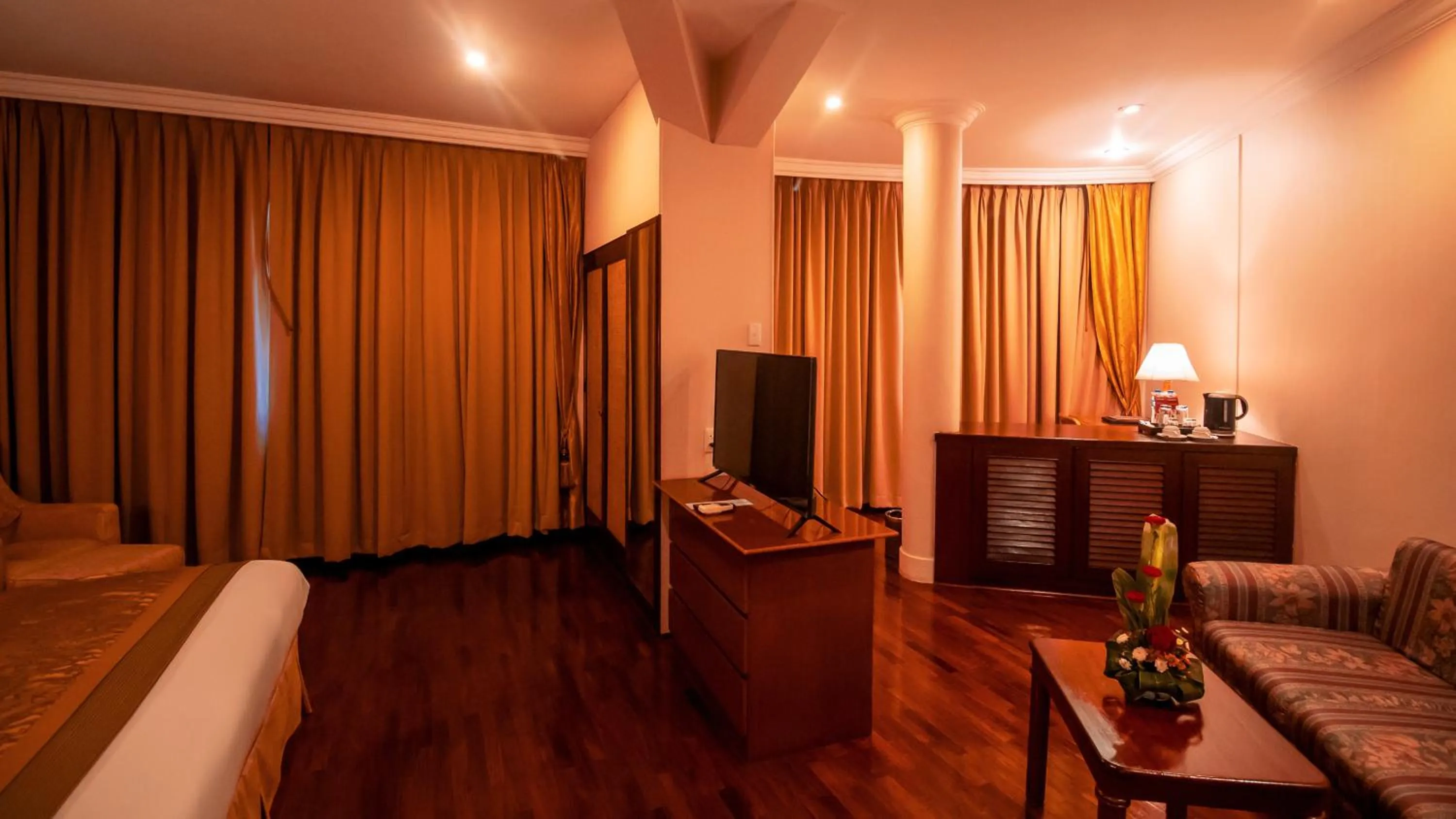 TV and multimedia, Bed in LAOTEL VIENTIANE