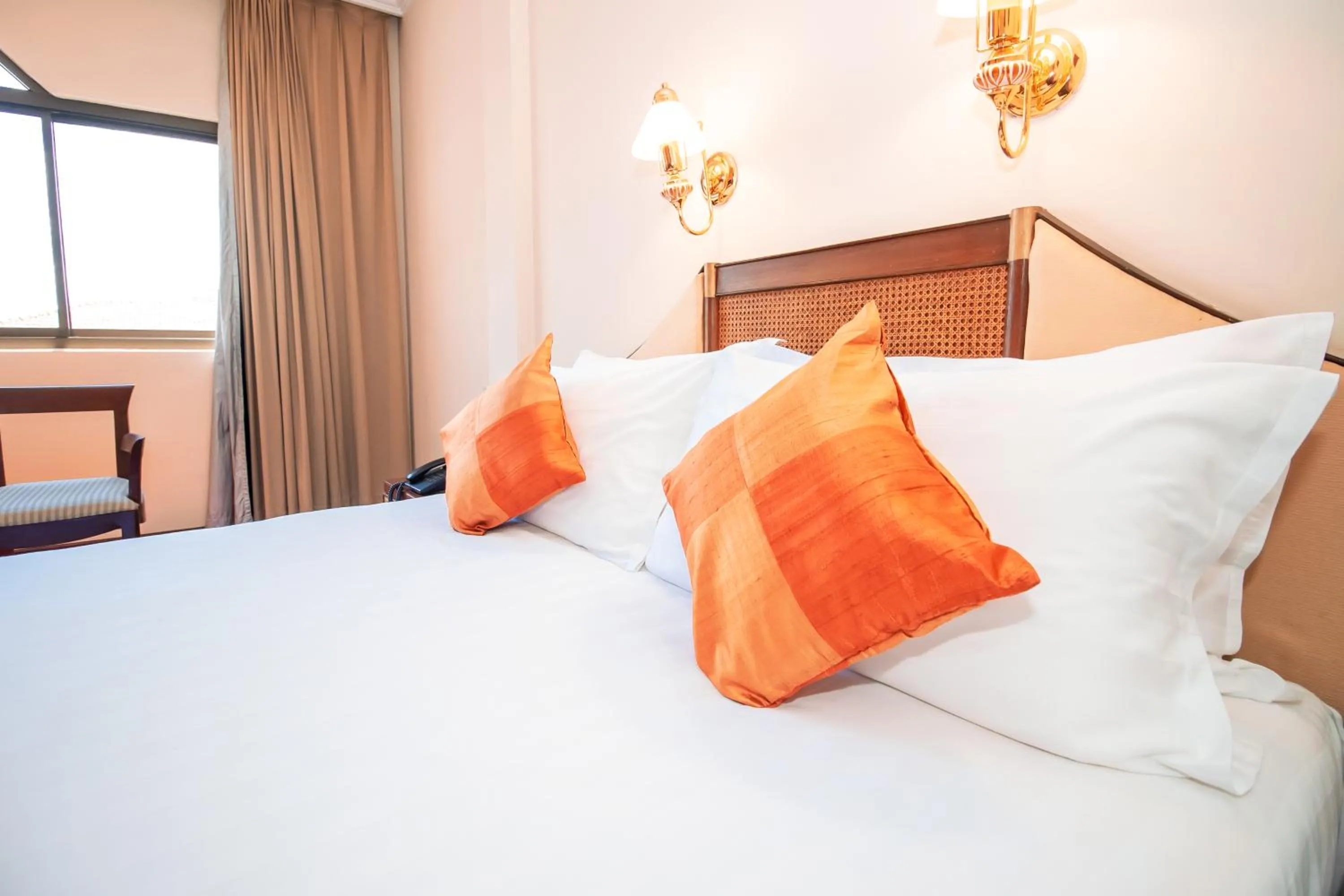 Bed in LAOTEL VIENTIANE