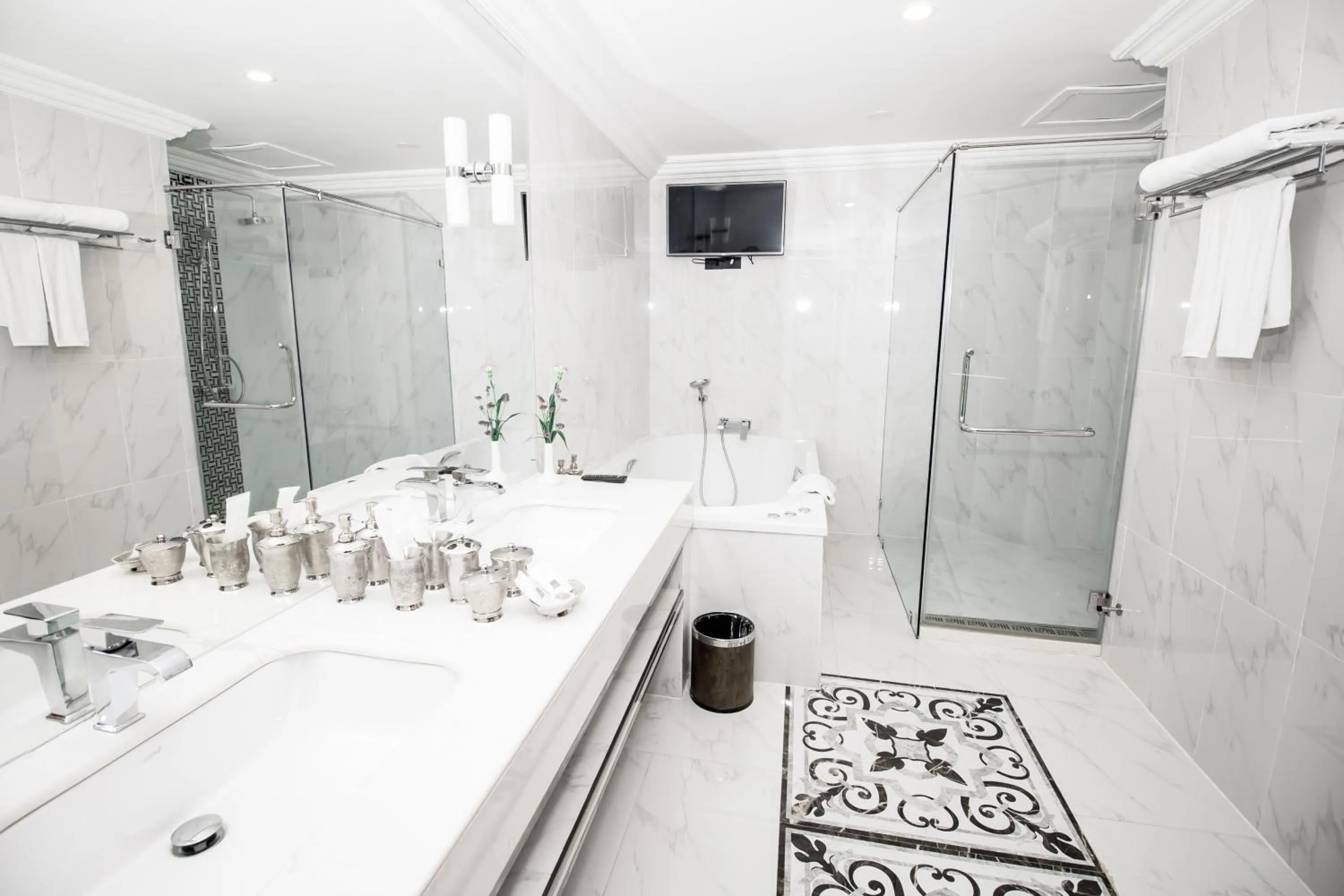 Bathroom in LAOTEL VIENTIANE