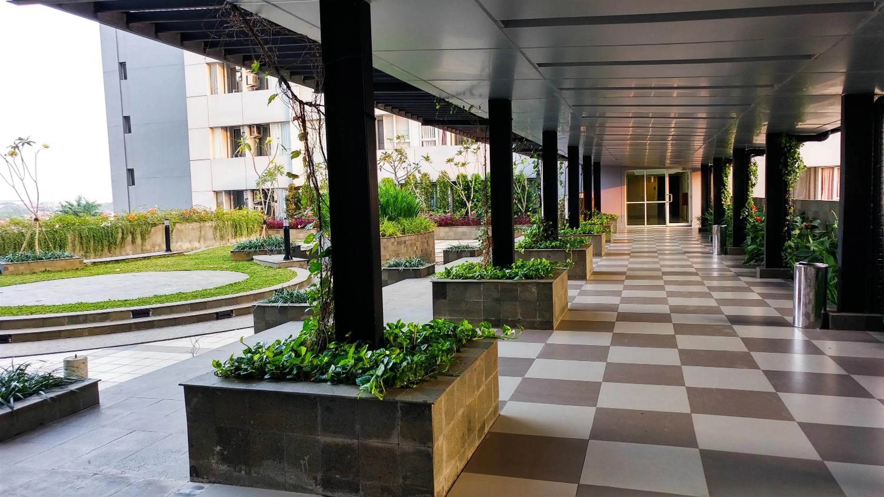 Elegant Studio Apartment at Nifarro Park By Travelio