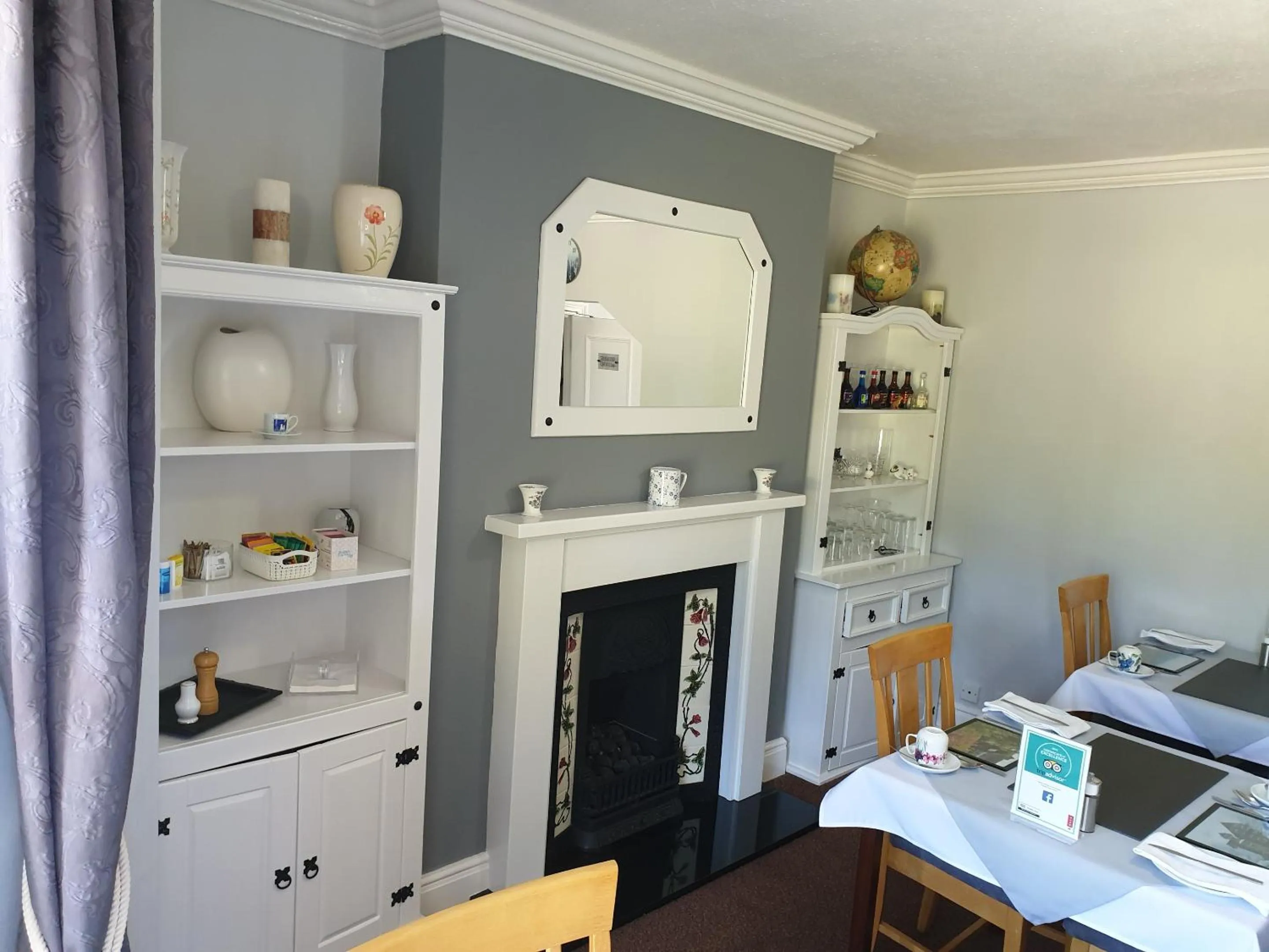 Dining area in Bronwye