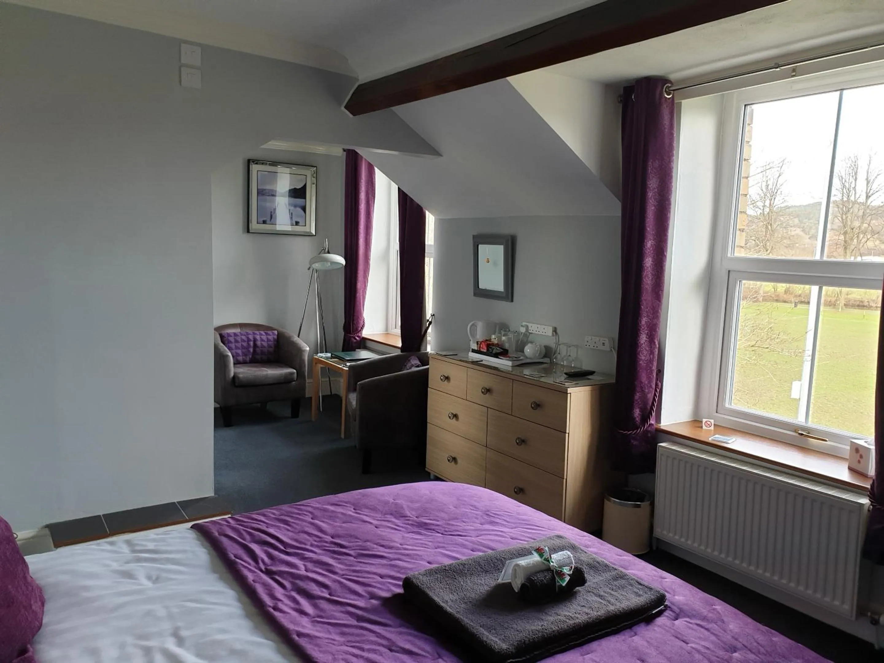 Bedroom, Bed in Bronwye