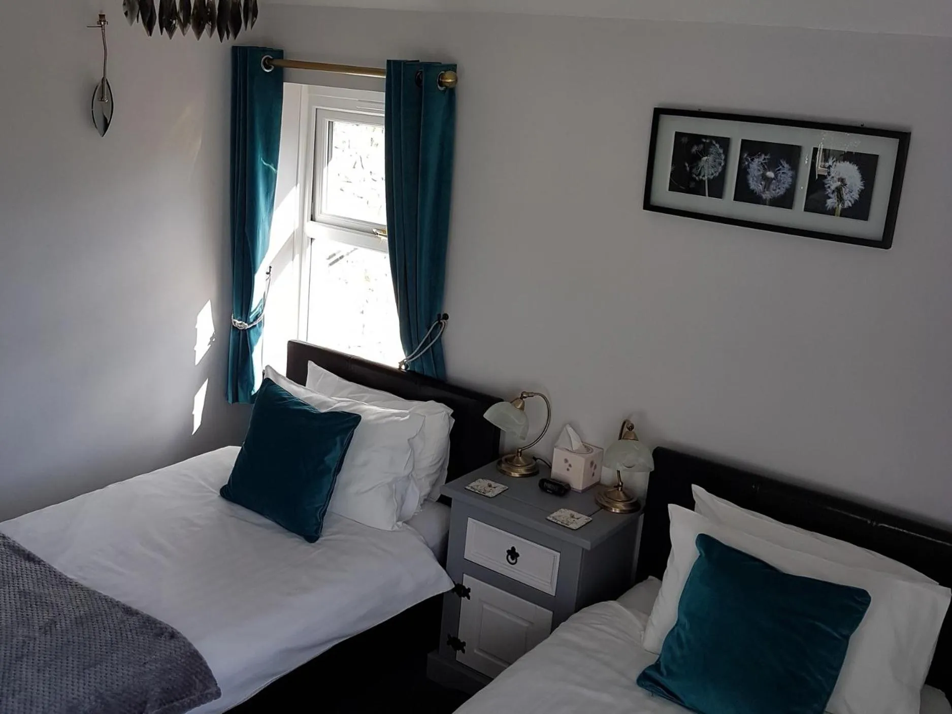 Bedroom, Bed in Bronwye