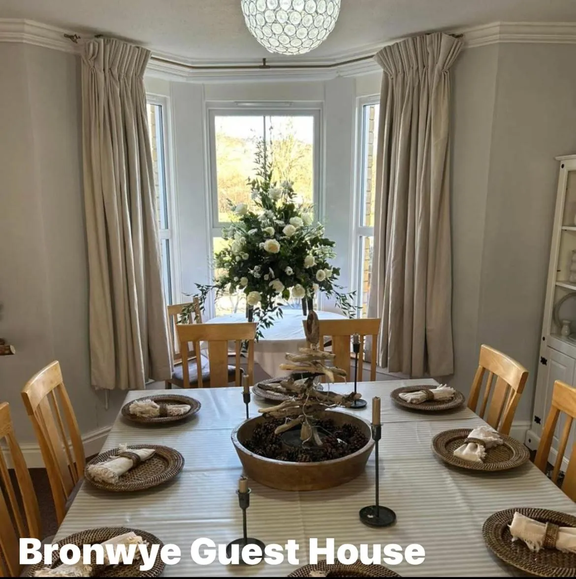 Dining area in Bronwye