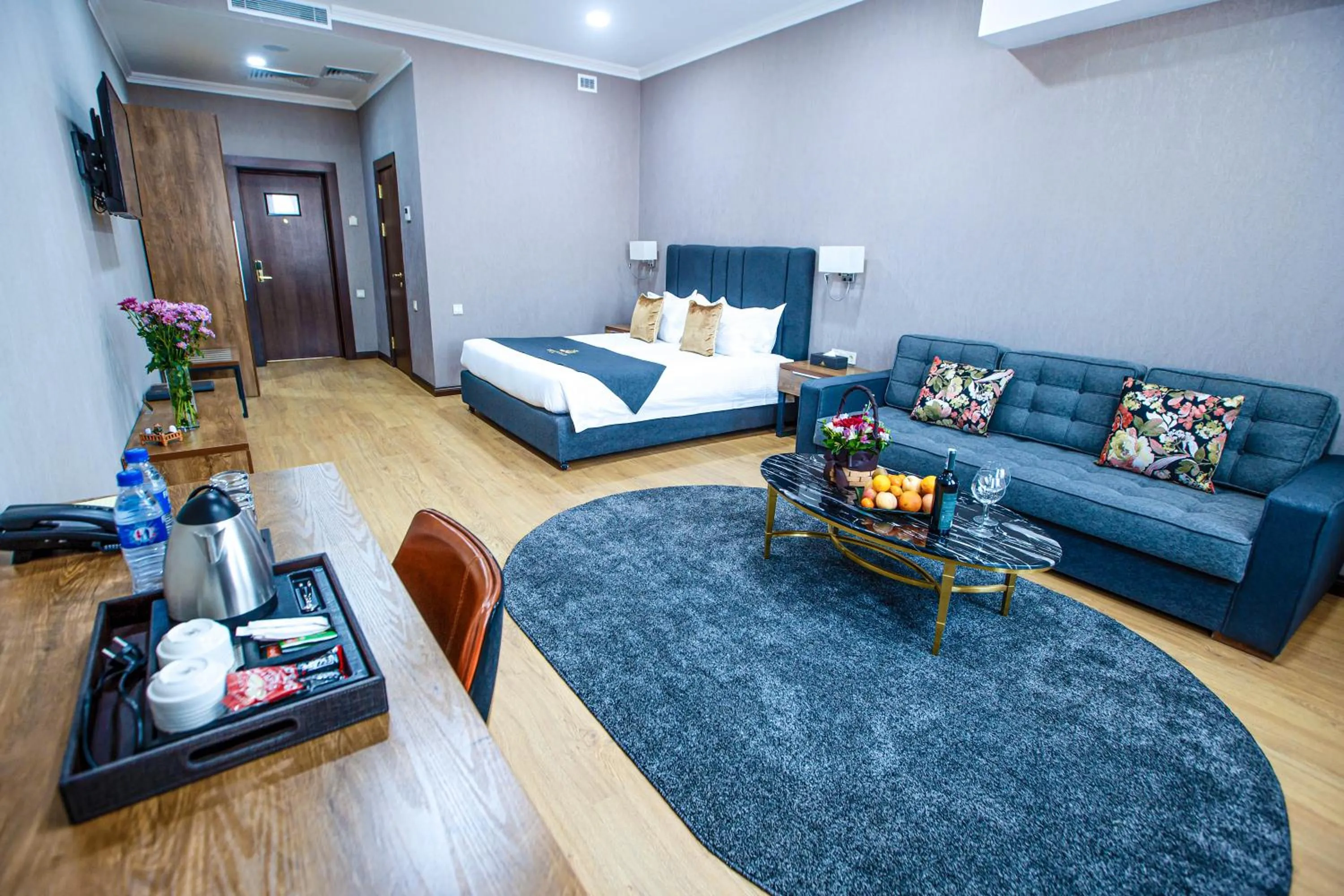 Living room, Bed in Krokus Plaza