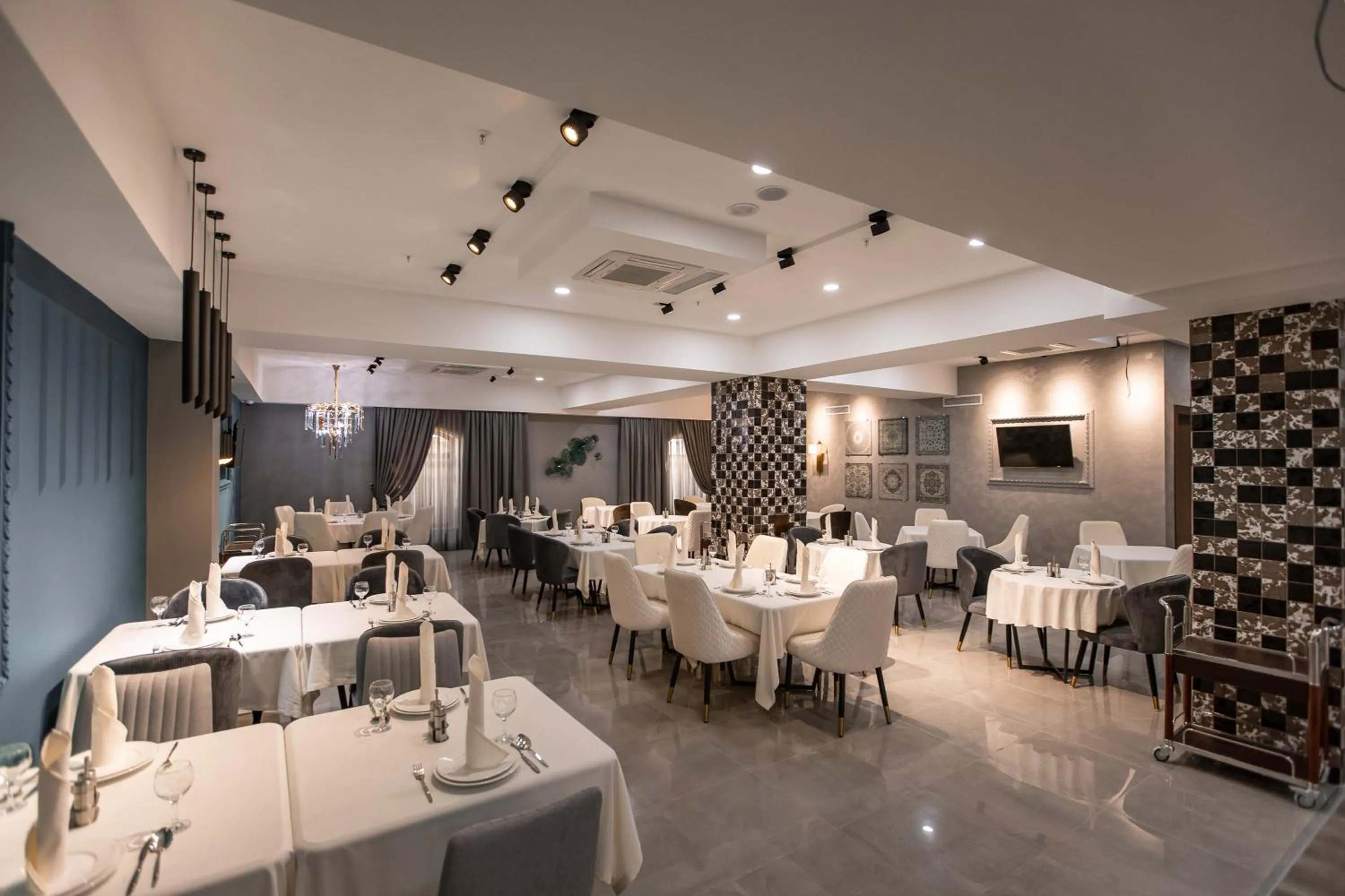 Restaurant/places to eat in Krokus Plaza