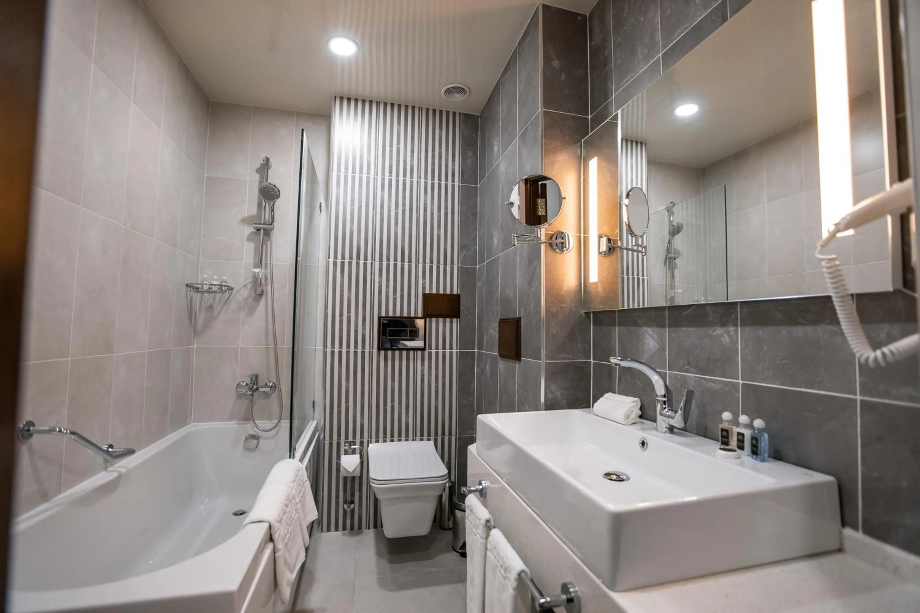 Hot Tub in Krokus Plaza