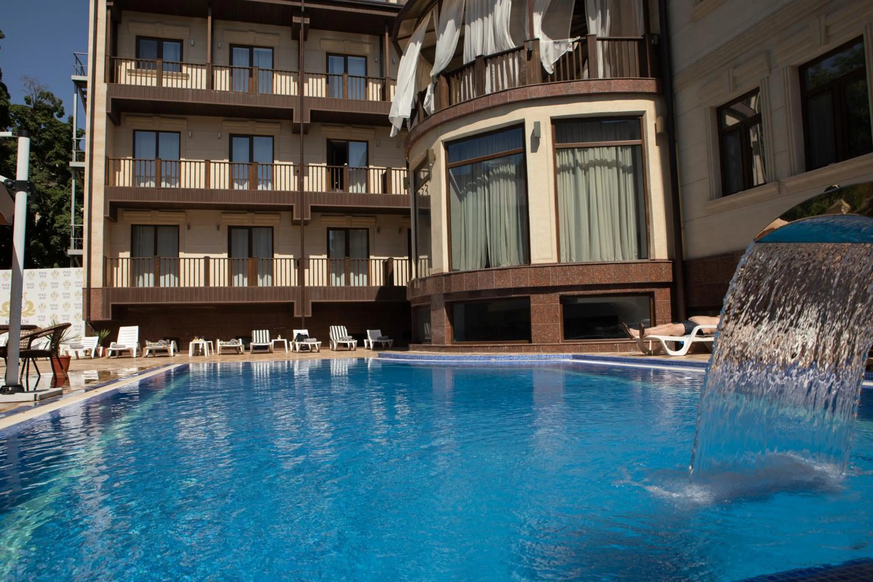 Swimming pool in Krokus Plaza