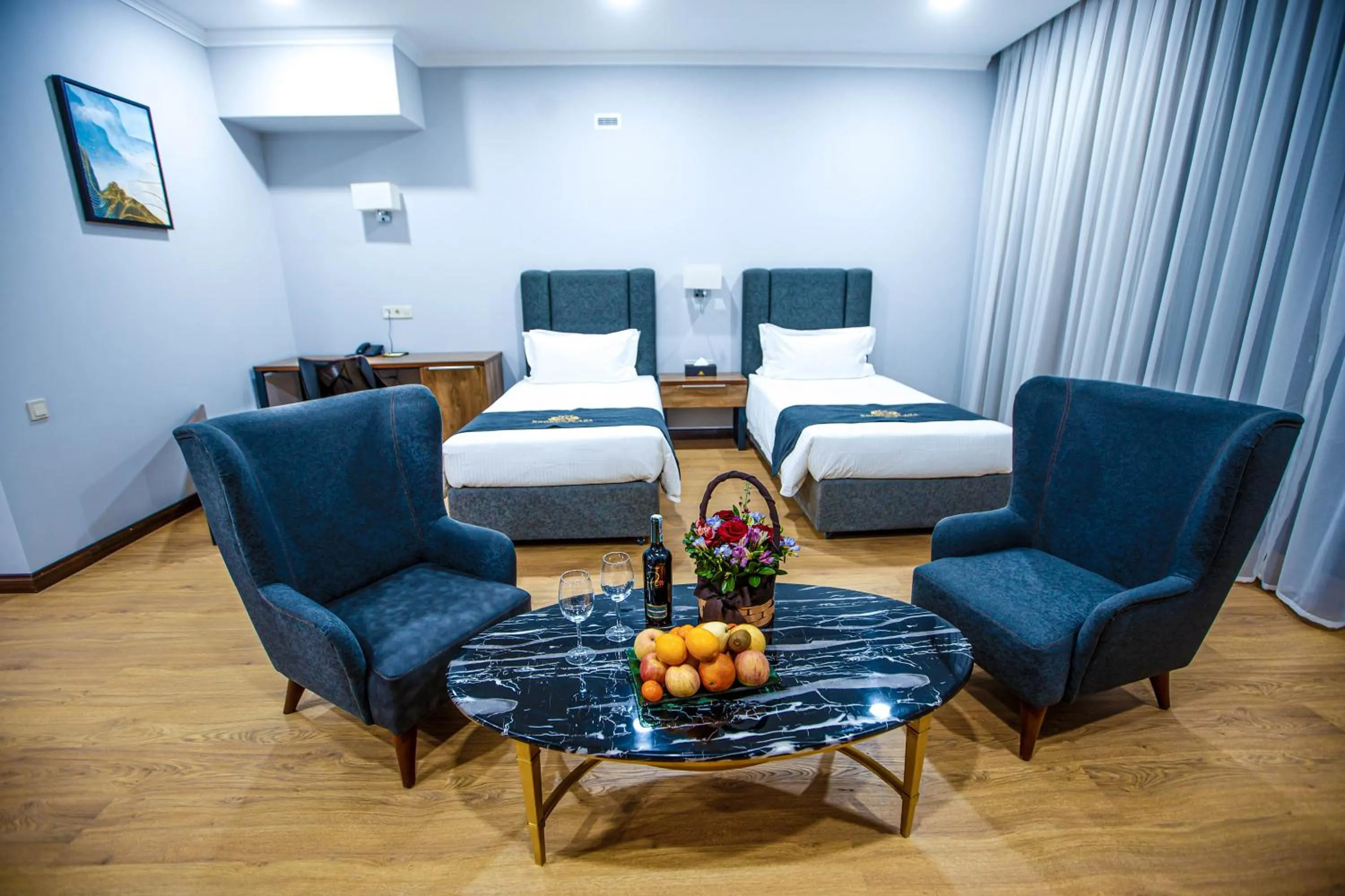 Living room, Bed in Krokus Plaza