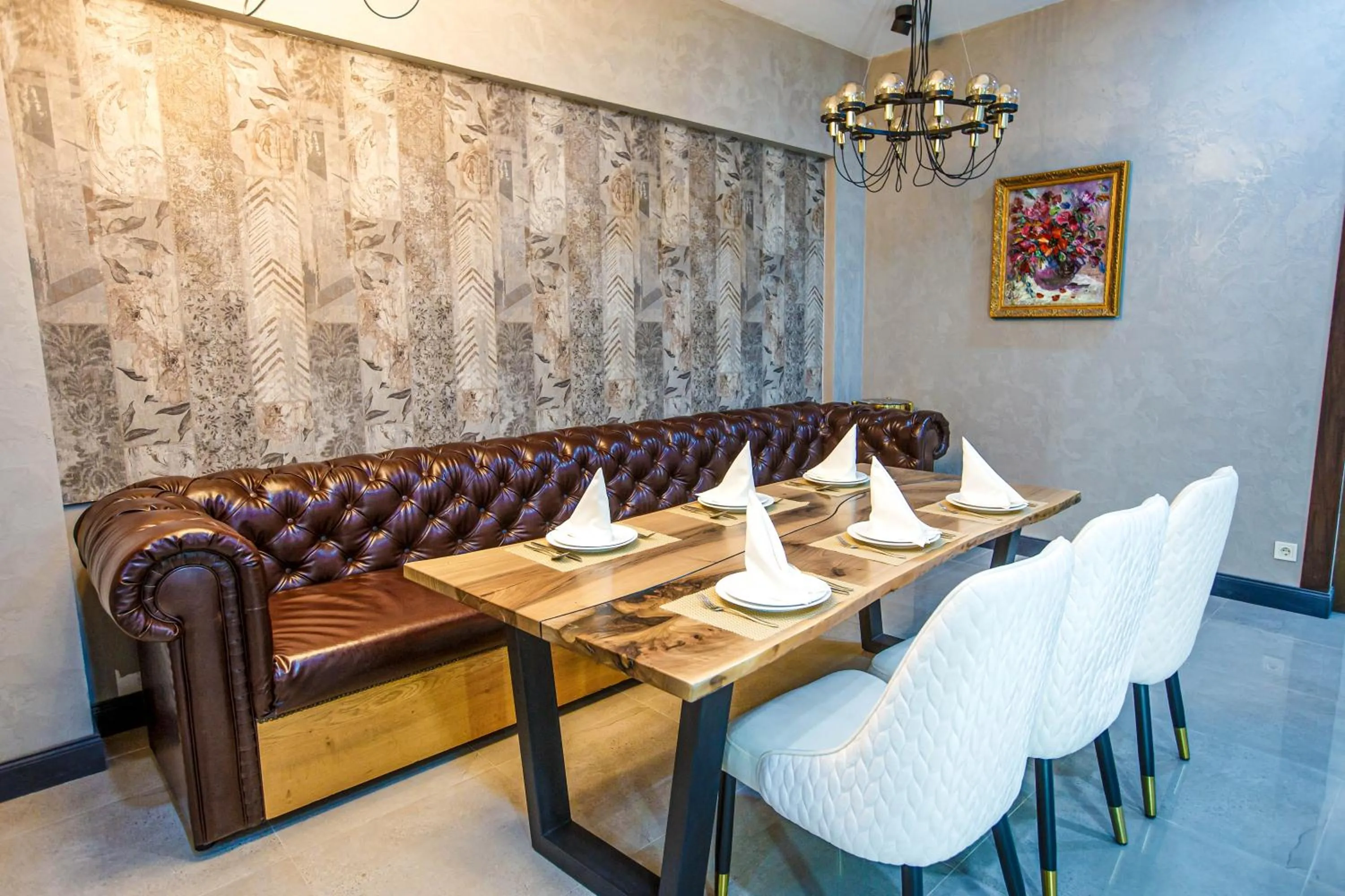 Restaurant/places to eat in Krokus Plaza