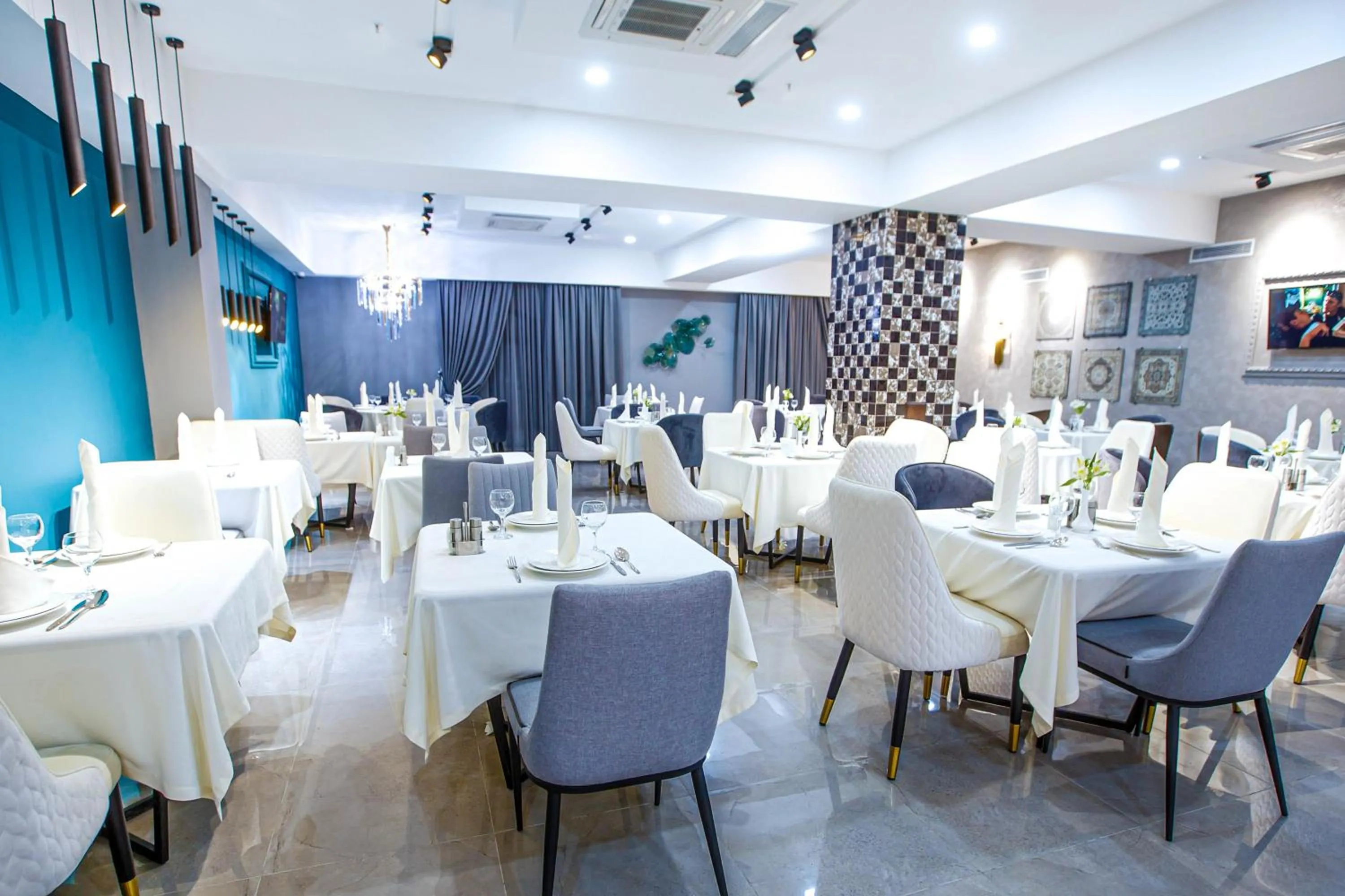 Restaurant/places to eat in Krokus Plaza