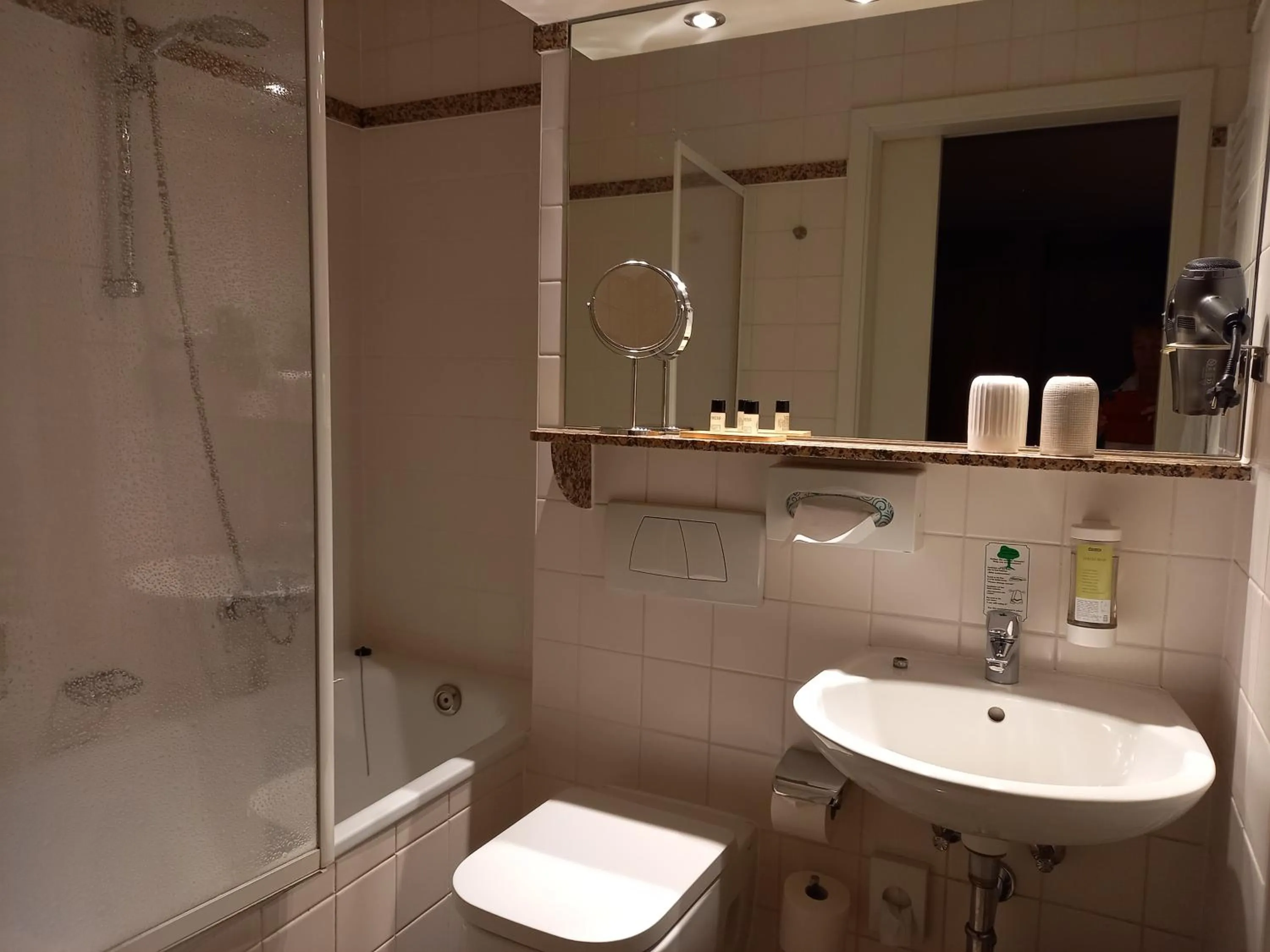 Toilet in Hotel Artushof