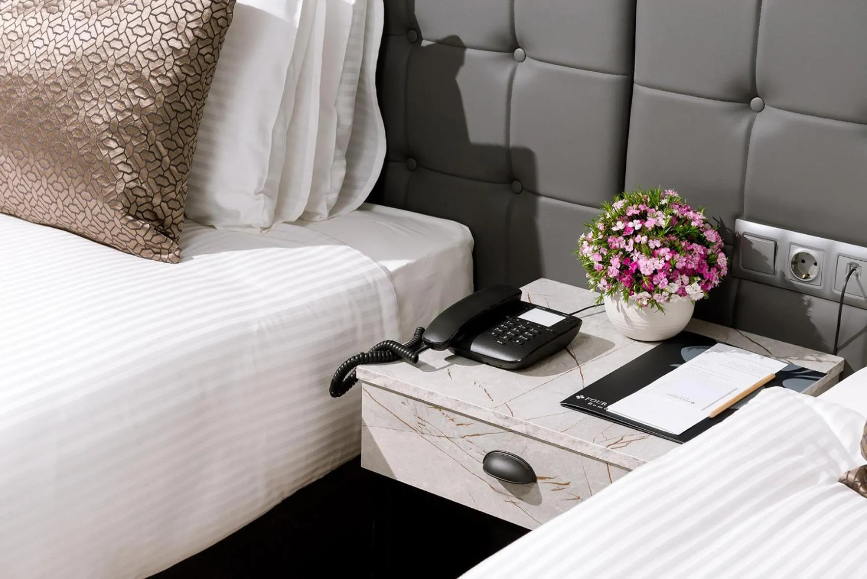 Living room, Bed in Four Sides Sisli