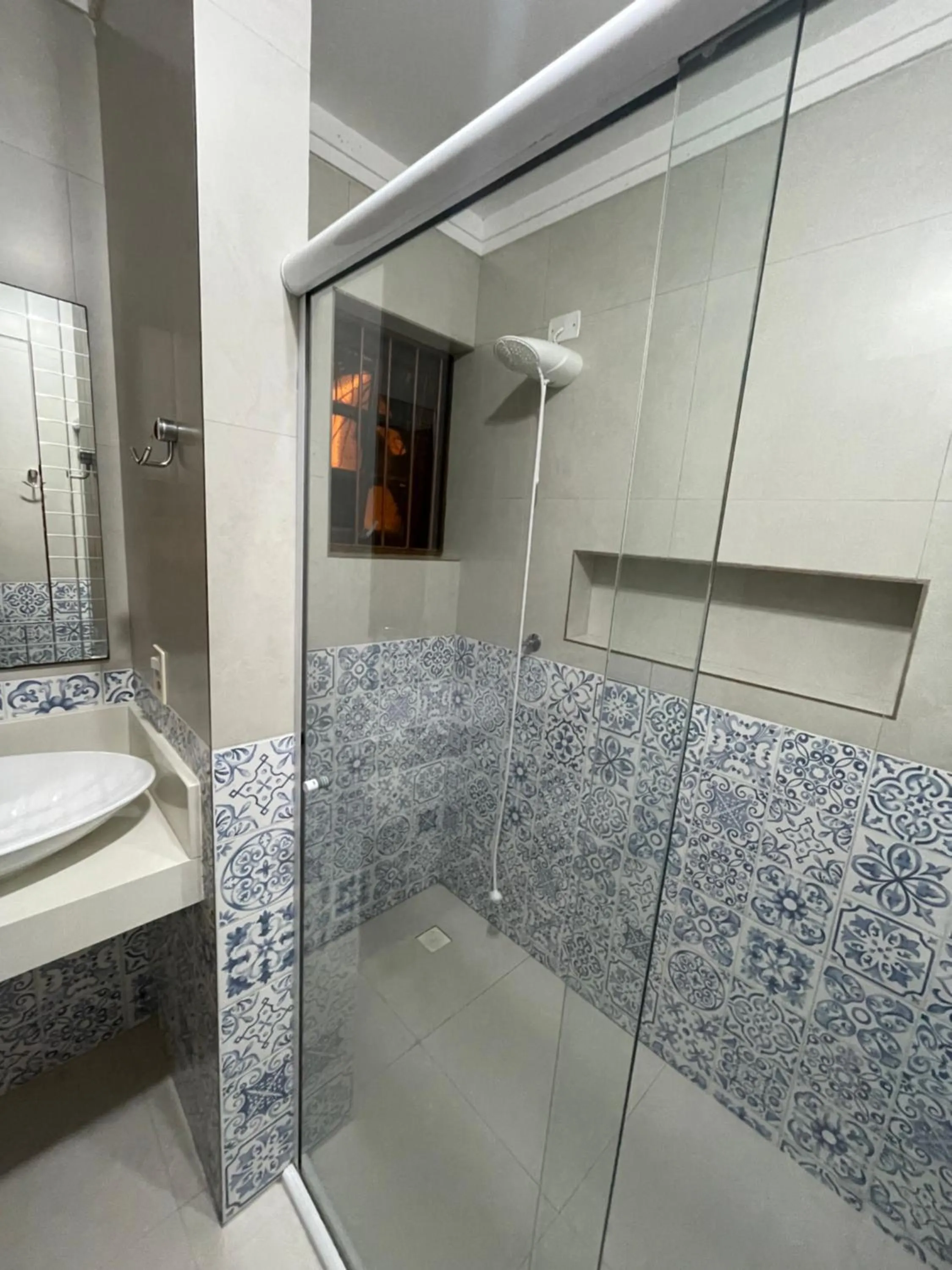 Shower in Pousada Chilli Brasil