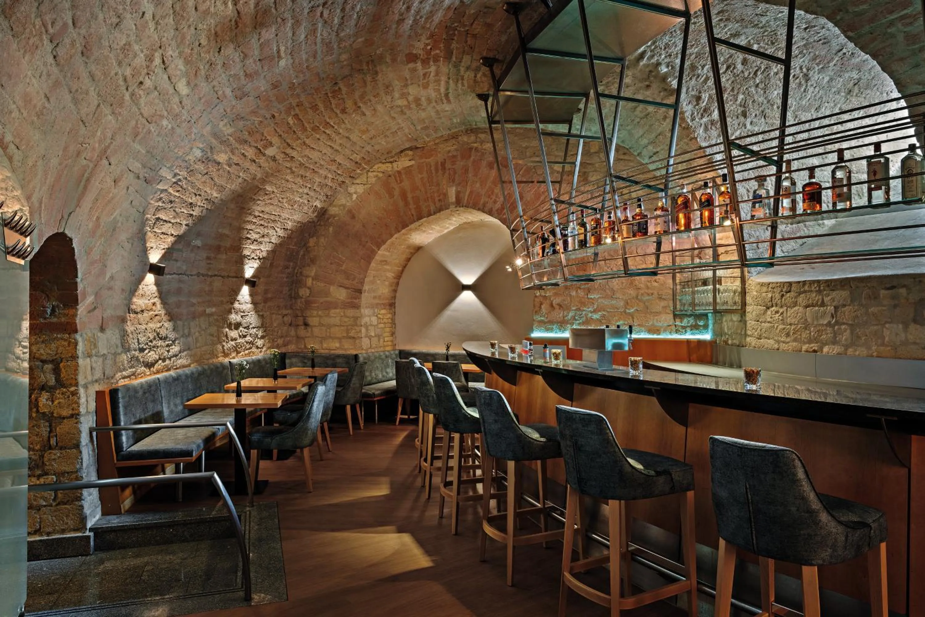 Lounge or bar in Leonardo Hotel Mainz