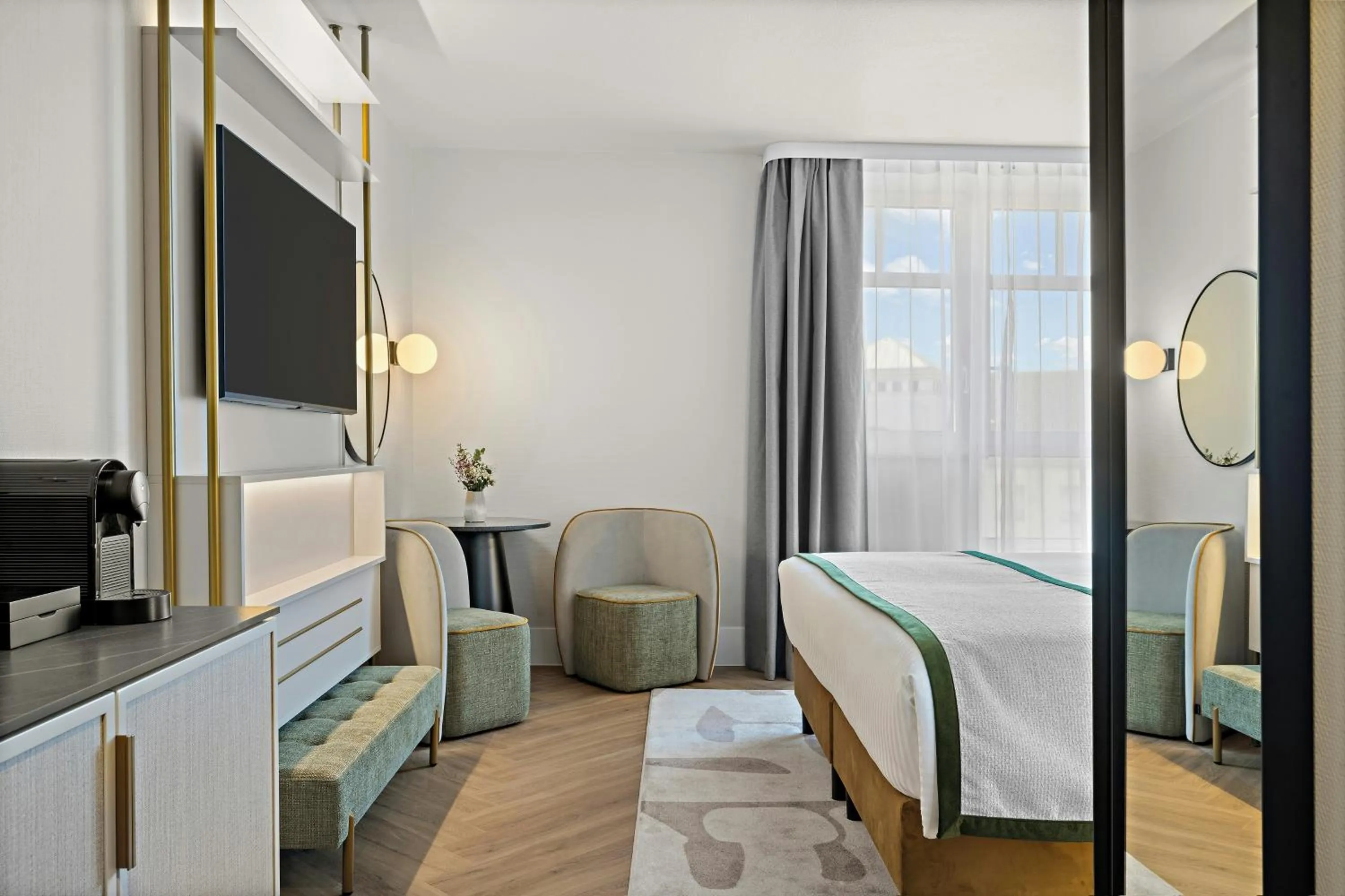 Photo of the whole room, Bed in Leonardo Hotel Mainz