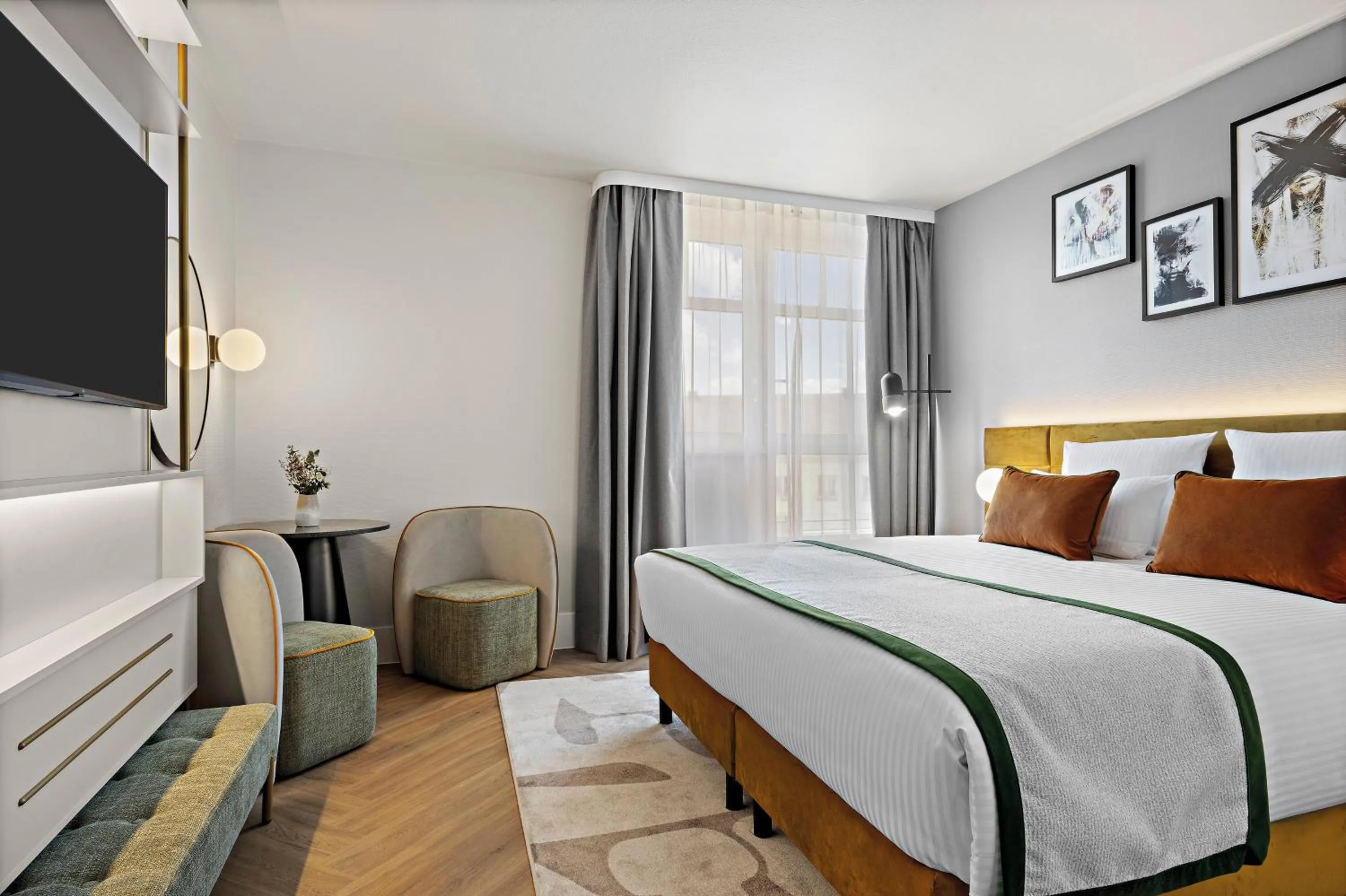 Photo of the whole room, Bed in Leonardo Hotel Mainz