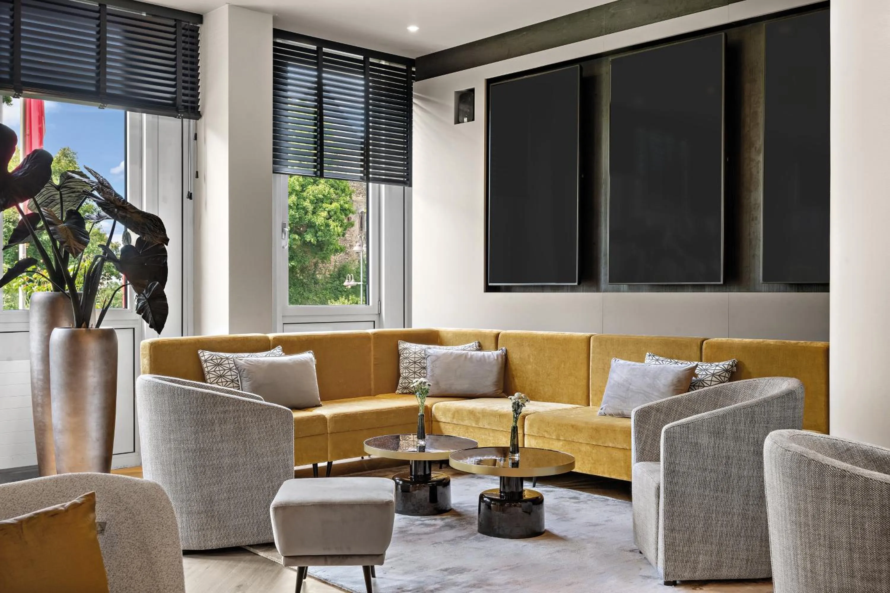 Lobby or reception in Leonardo Hotel Mainz